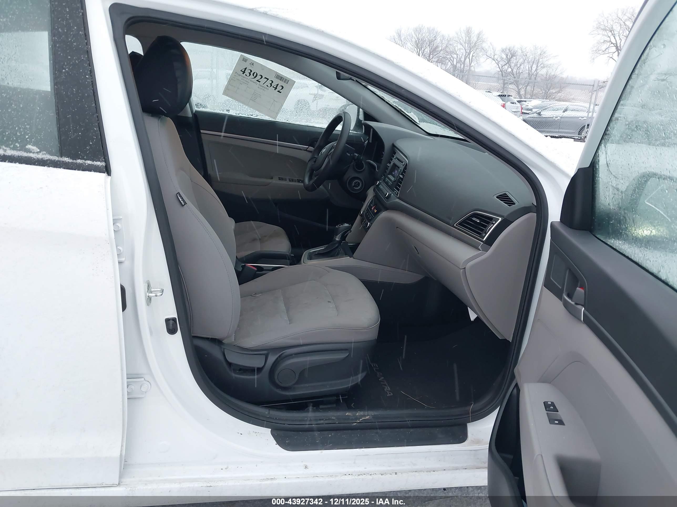 HYUNDAI ELANTRA image 5