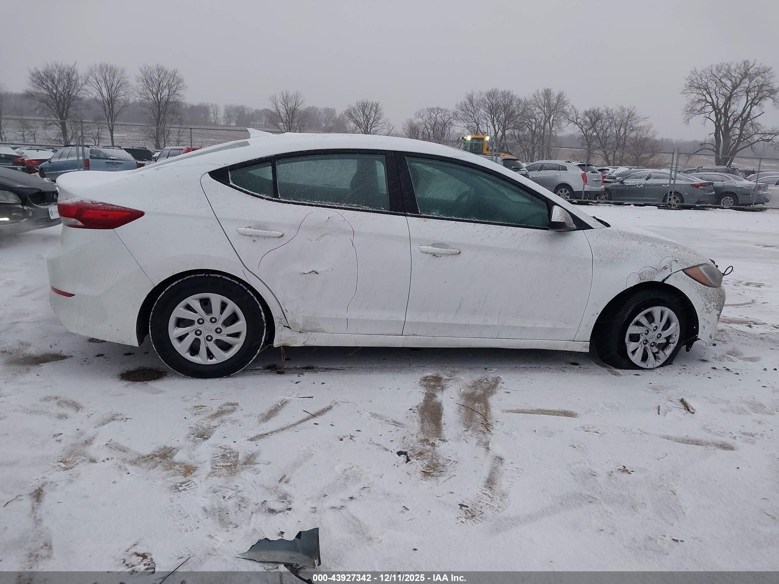 HYUNDAI ELANTRA image 6