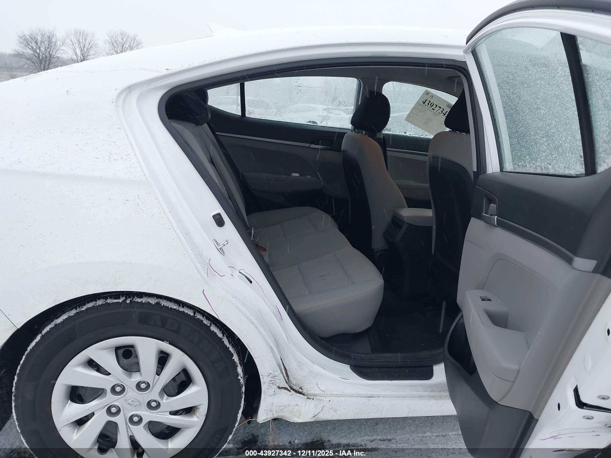 HYUNDAI ELANTRA image 8