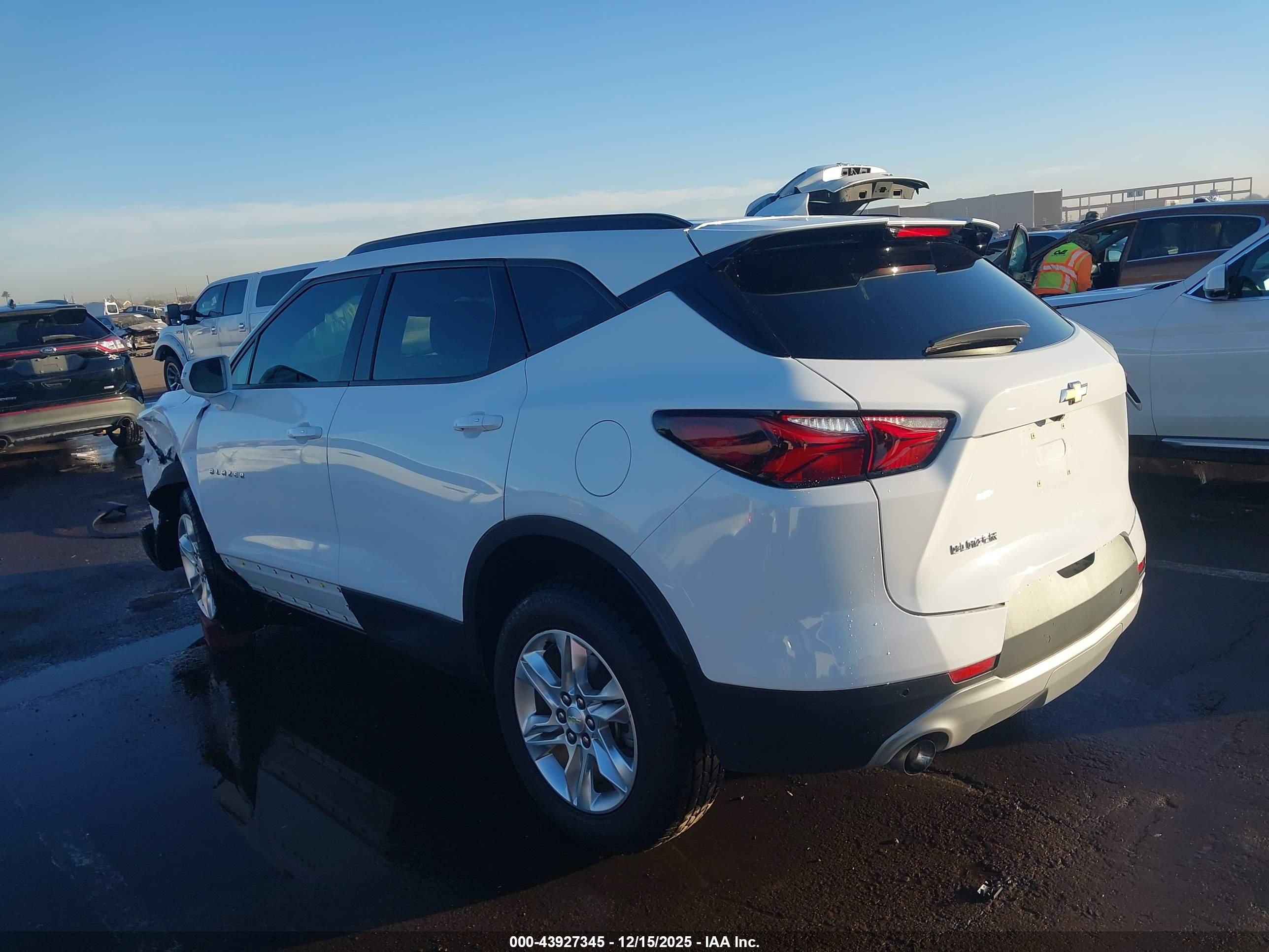 CHEVROLET BLAZER image 3