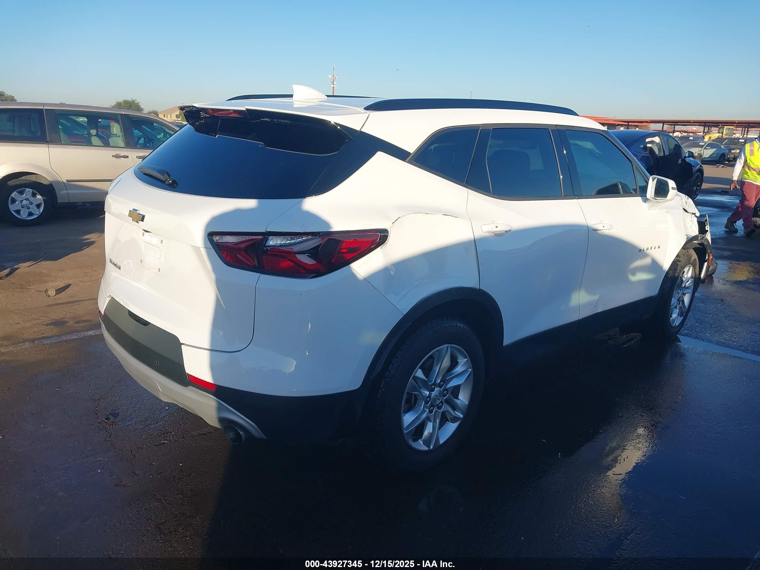 CHEVROLET BLAZER image 4
