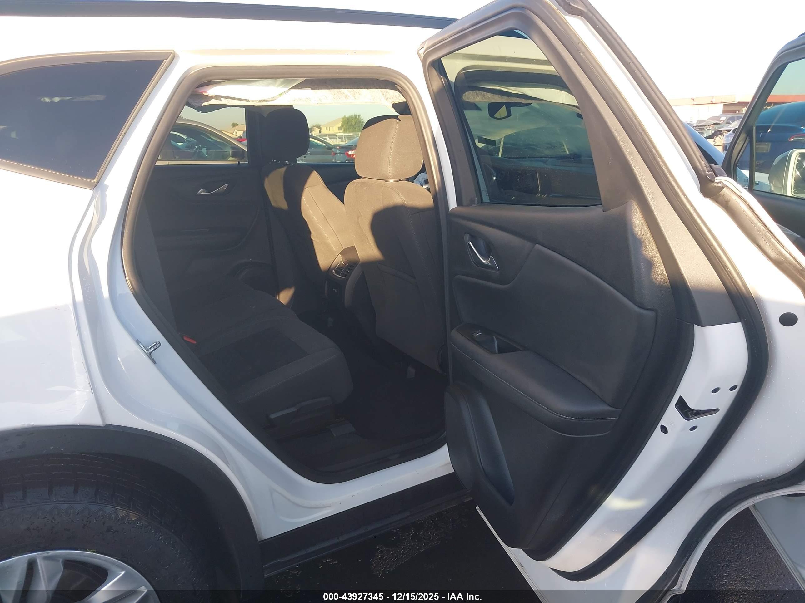CHEVROLET BLAZER image 8