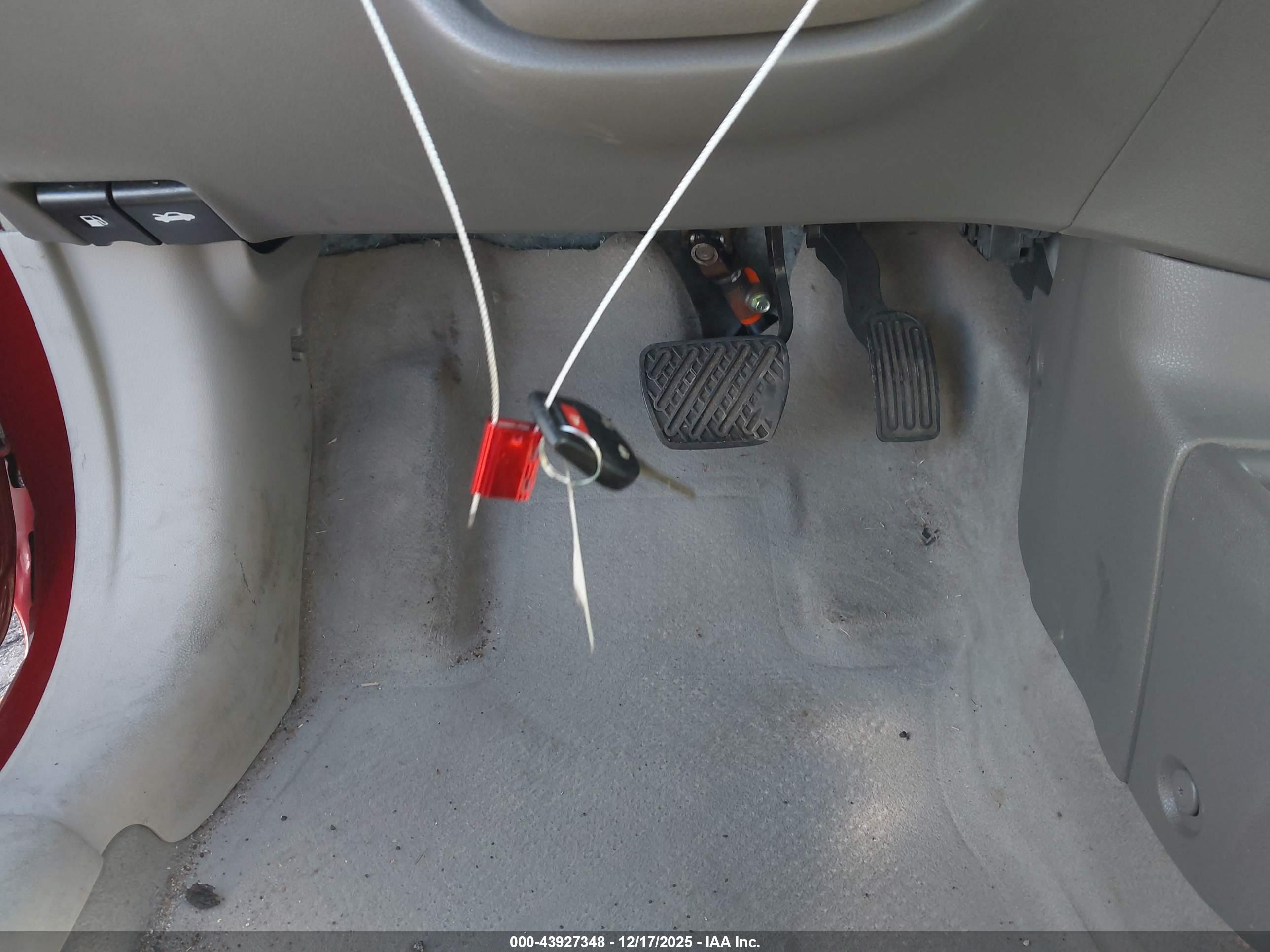 NISSAN VERSA image 11