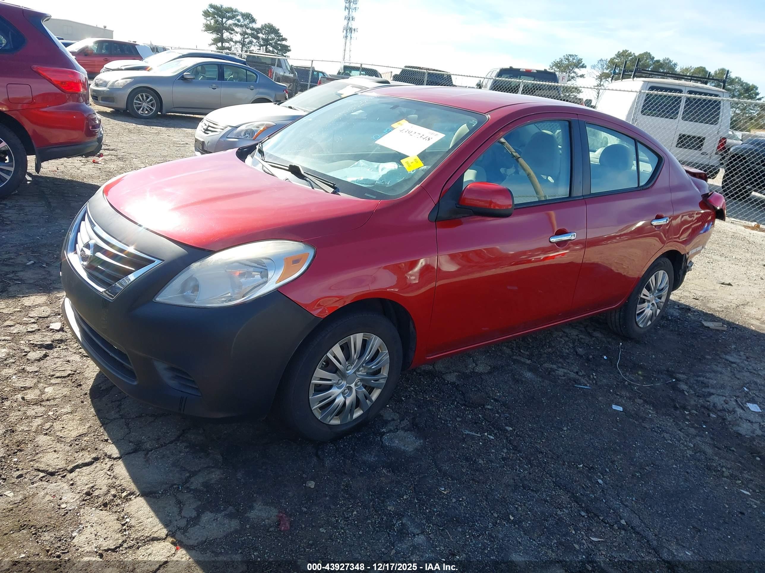 NISSAN VERSA image 2
