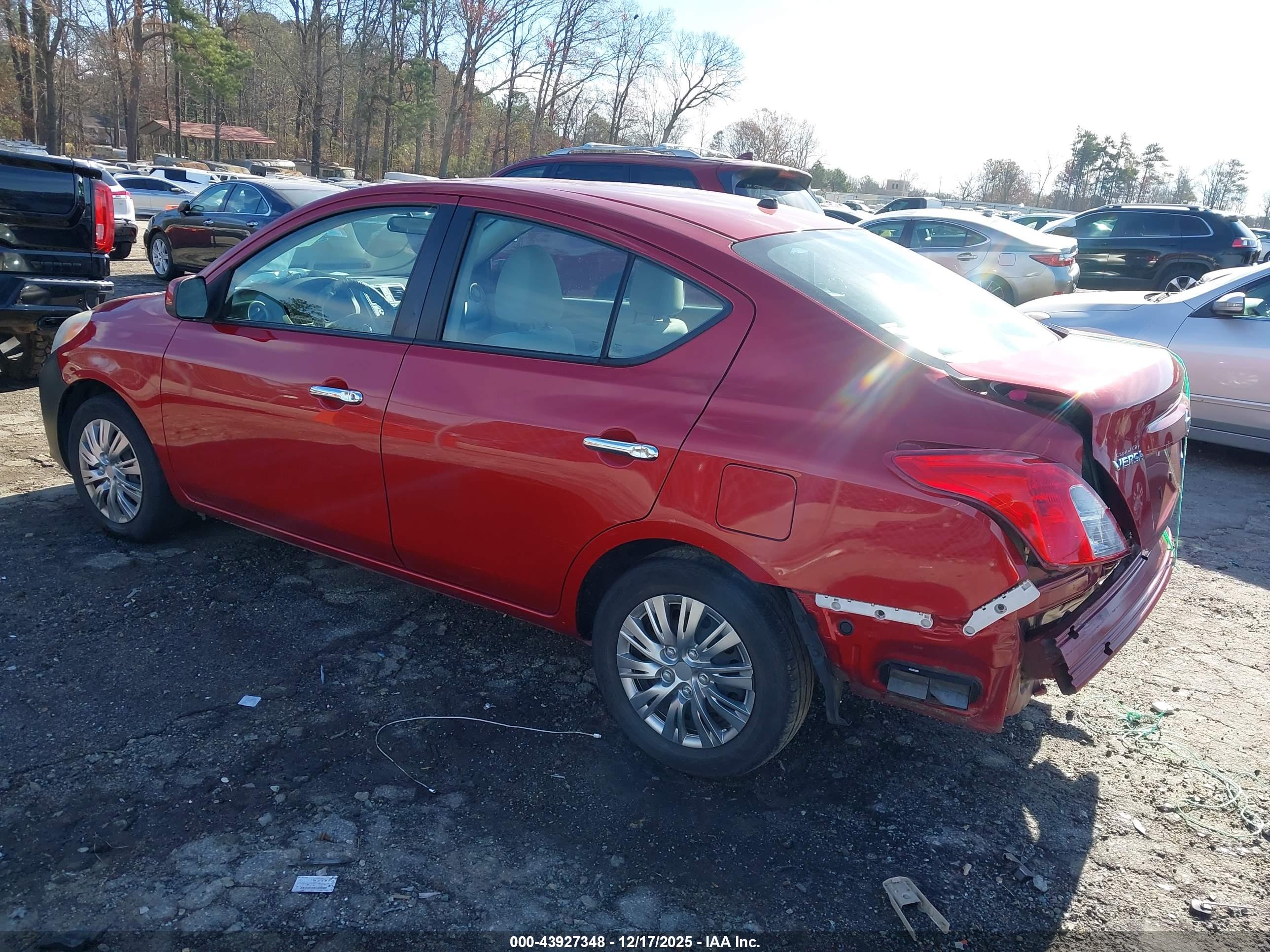 NISSAN VERSA image 3