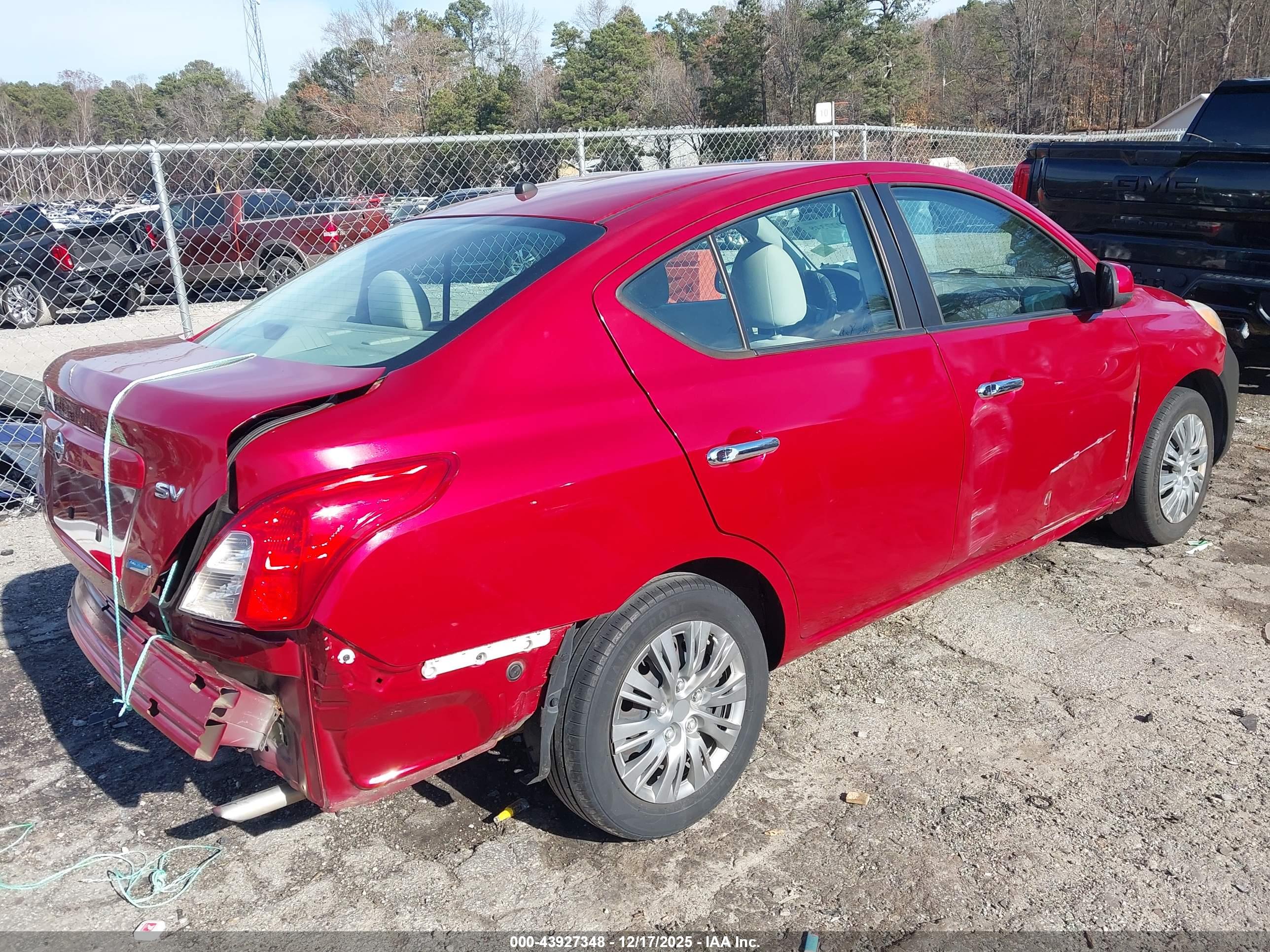 NISSAN VERSA image 4