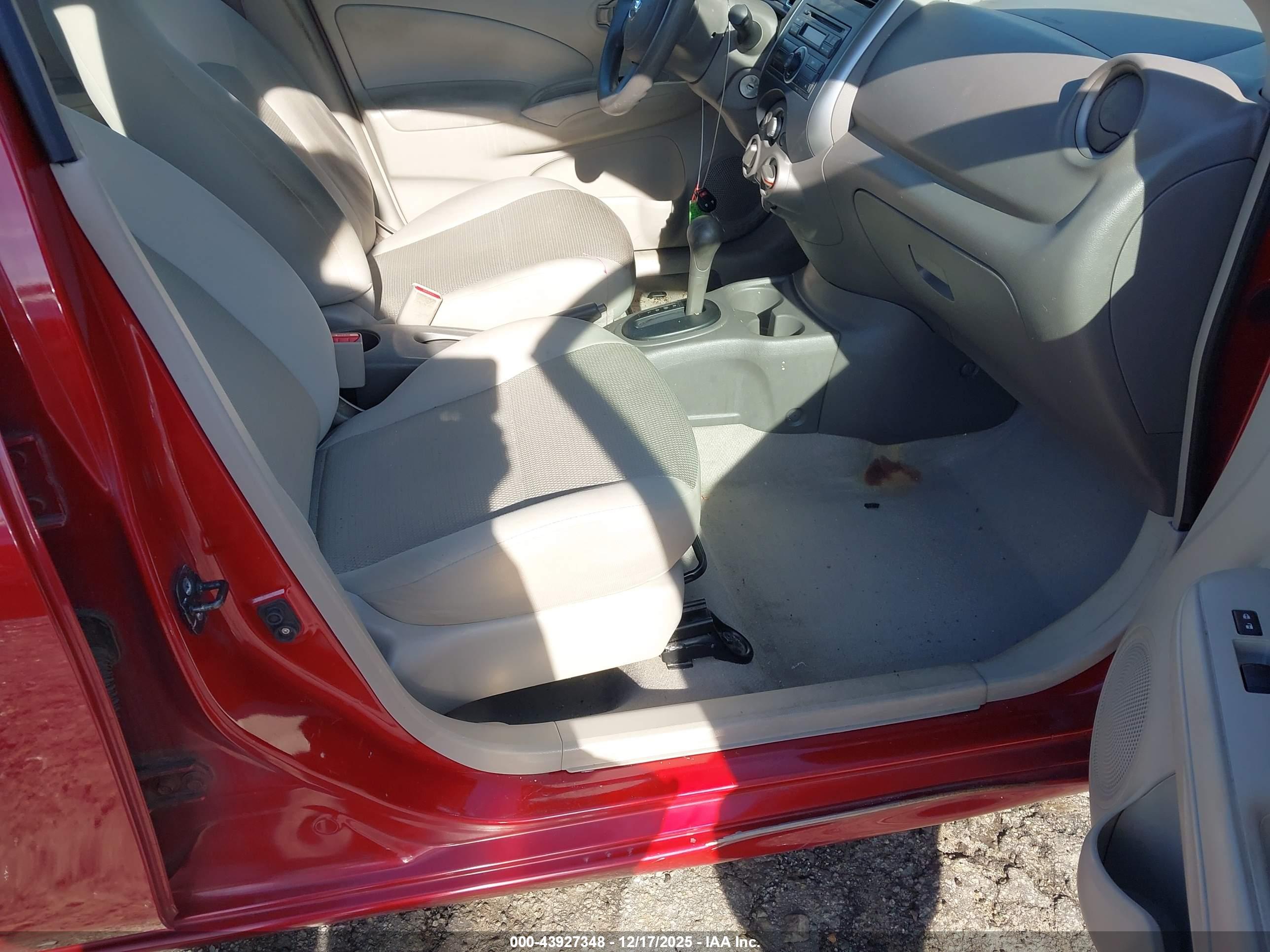 NISSAN VERSA image 5