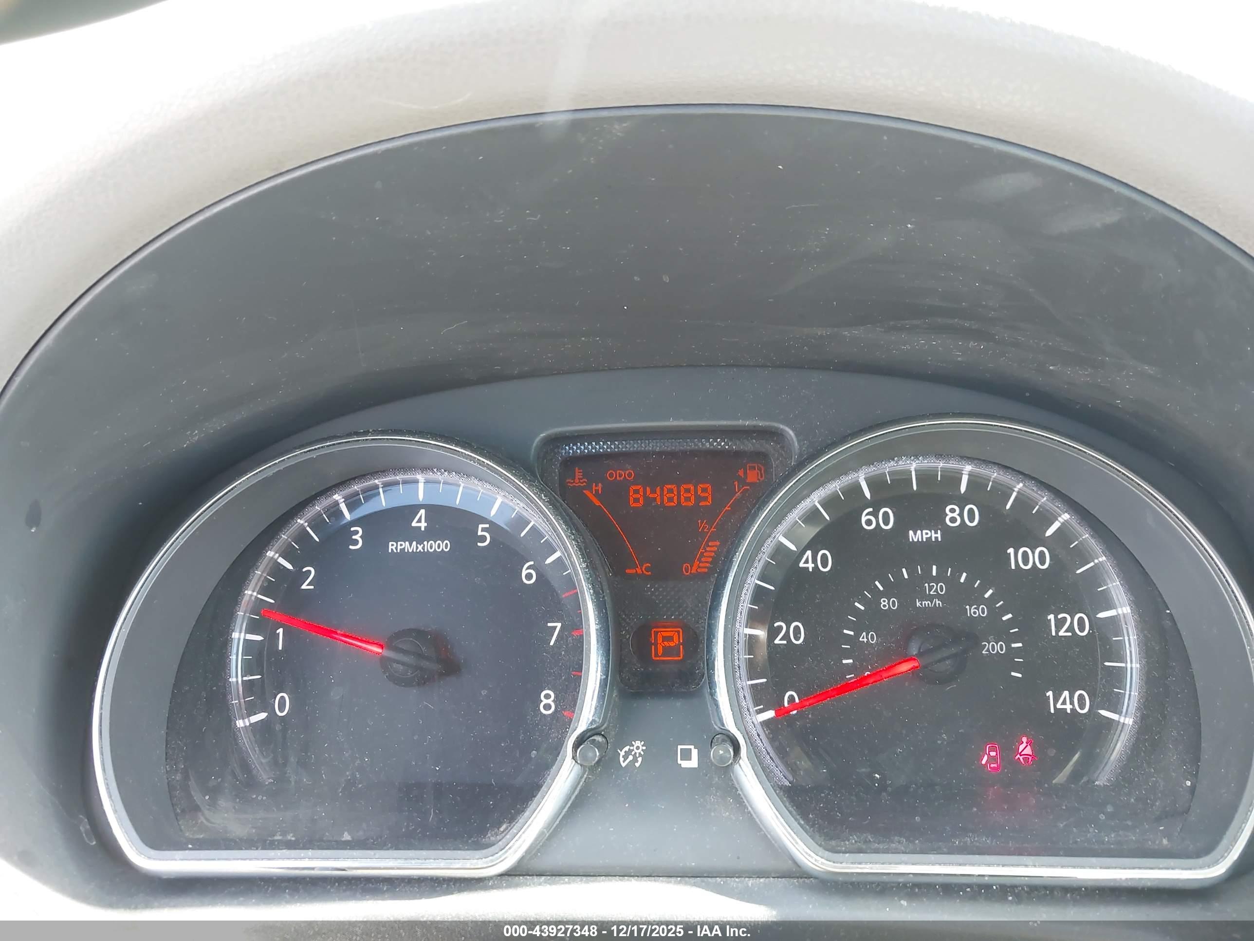 NISSAN VERSA image 7