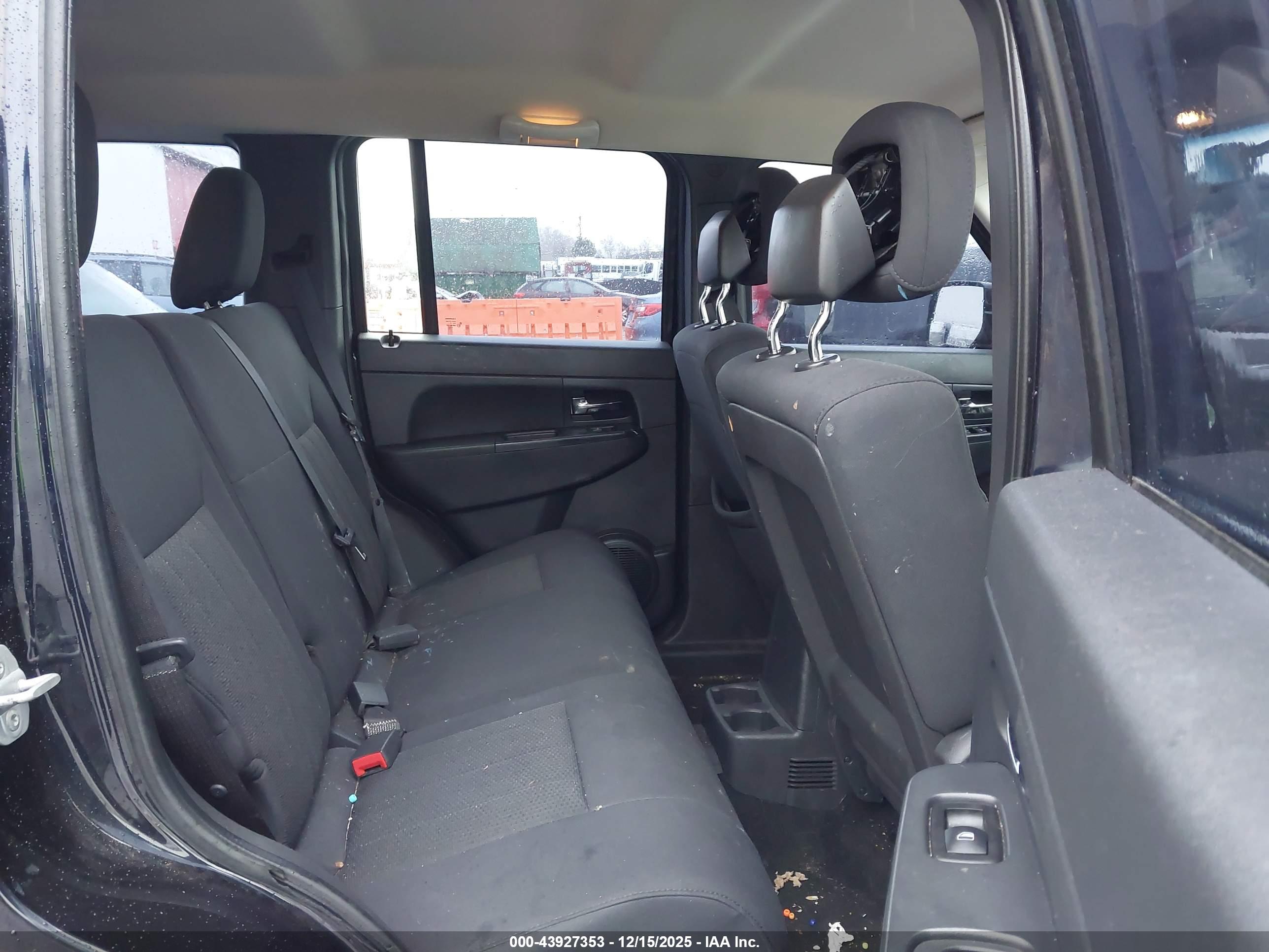 JEEP LIBERTY image 8