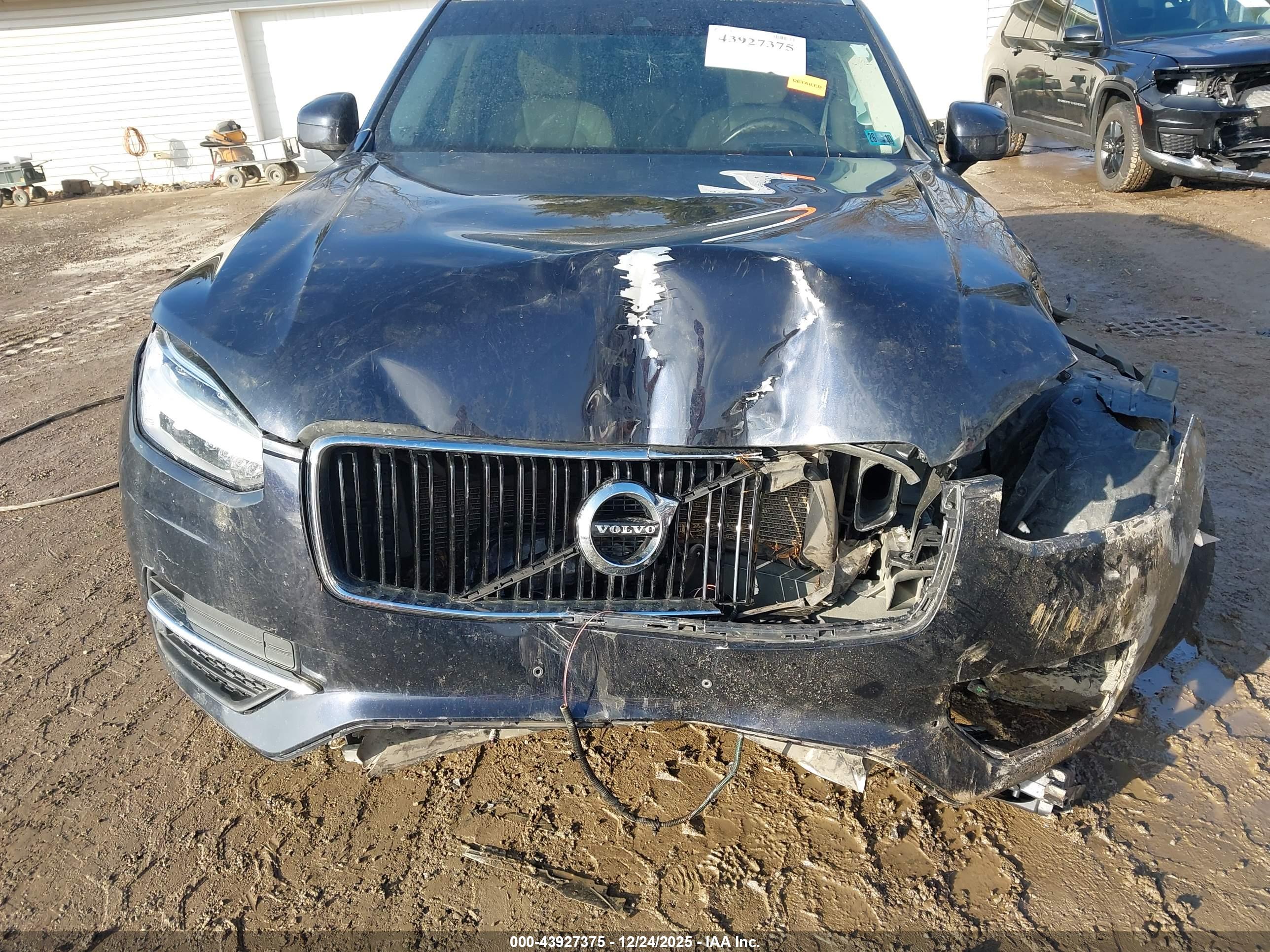 VOLVO XC90 image 6