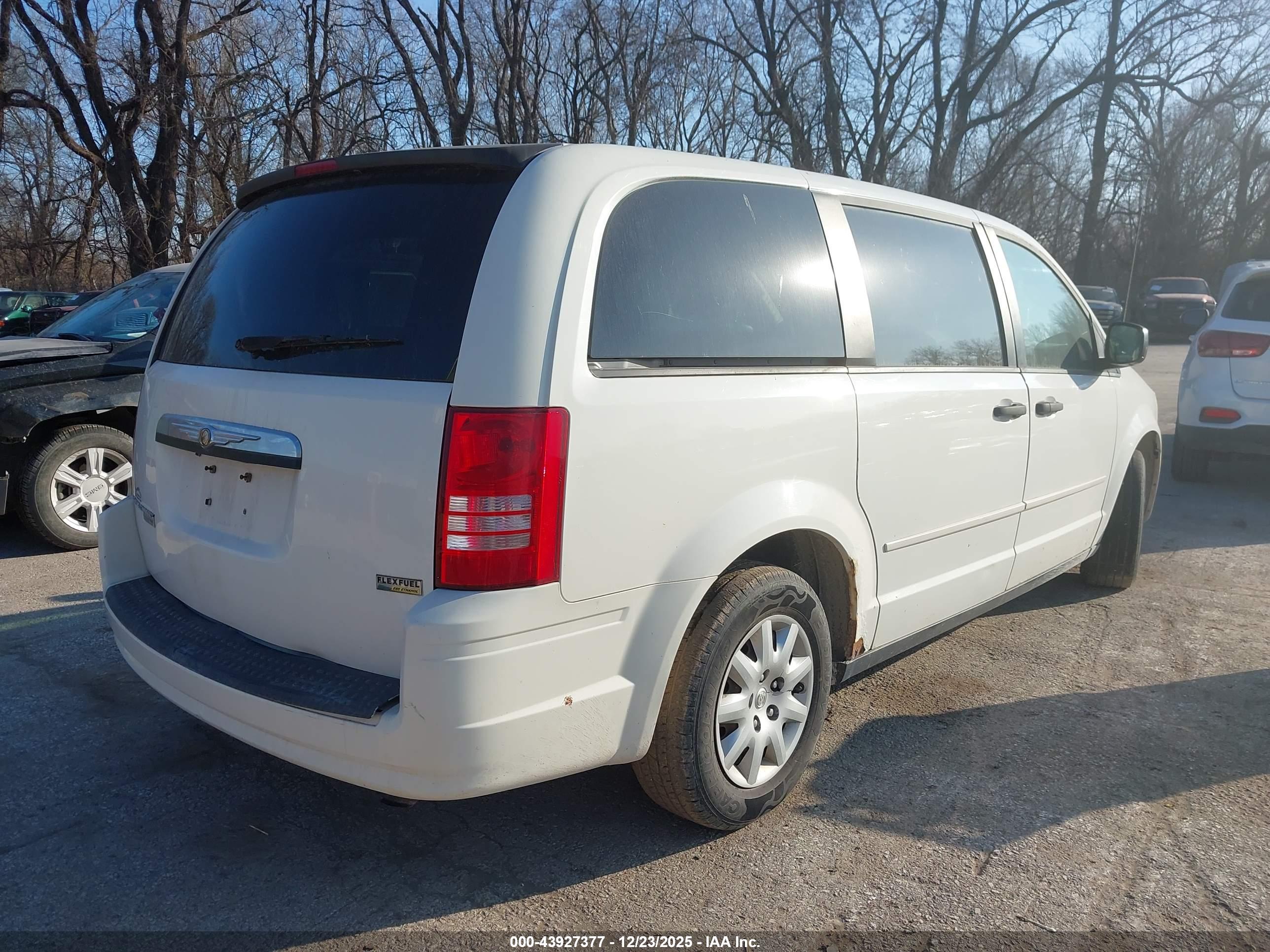 CHRYSLER TOWN image 4