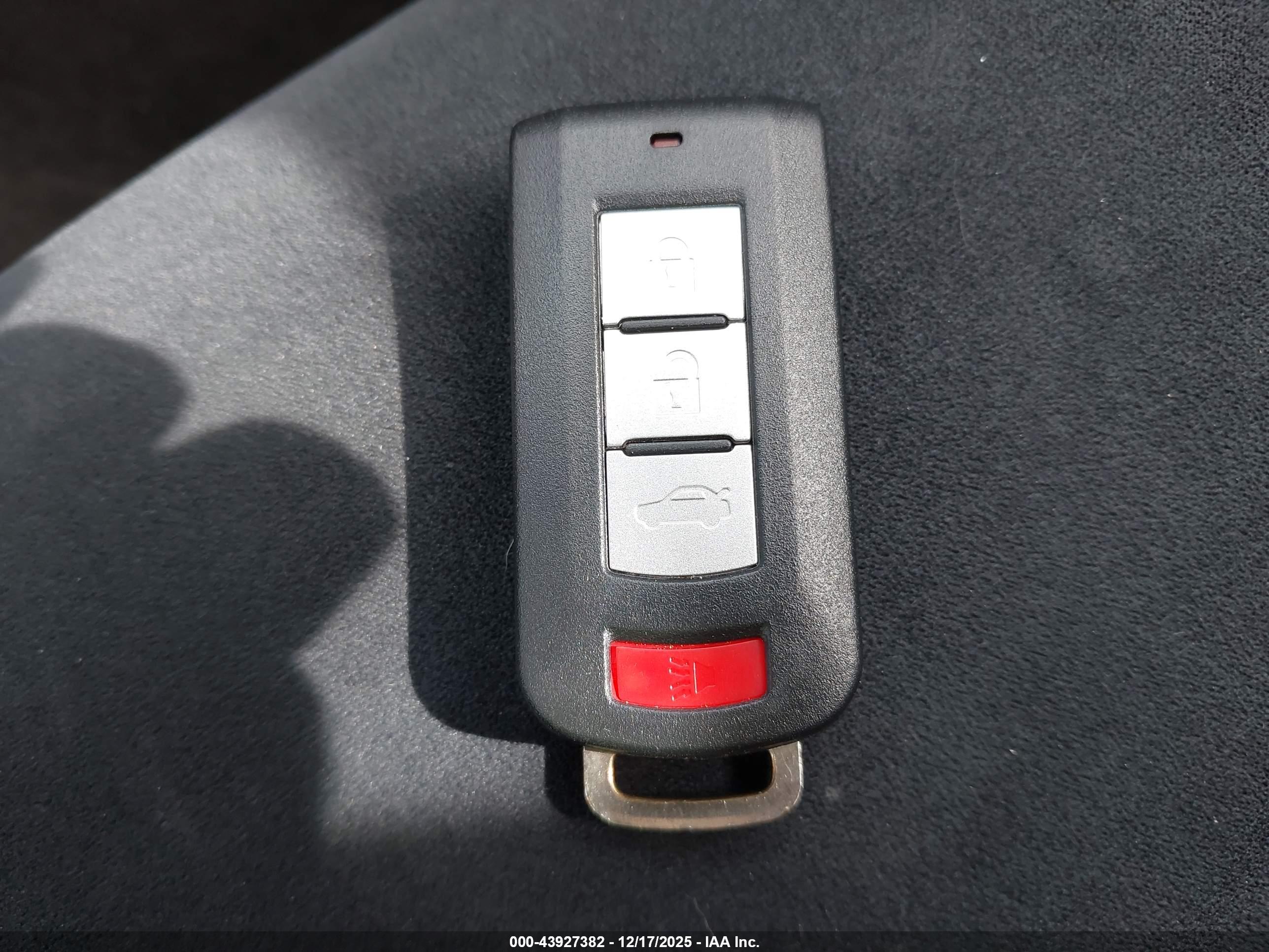 MITSUBISHI OUTLANDER image 11