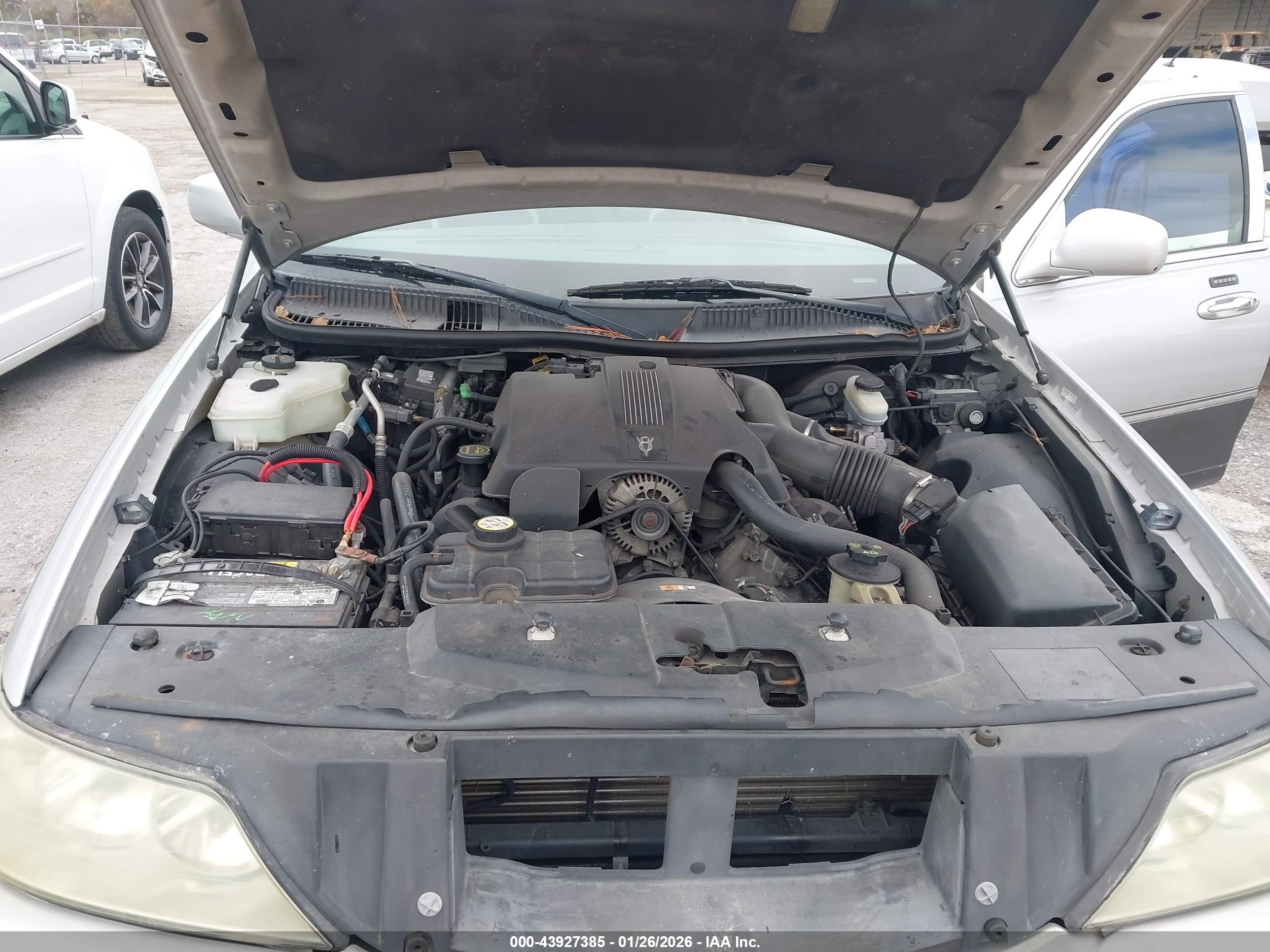 LINCOLN TOWN image 10