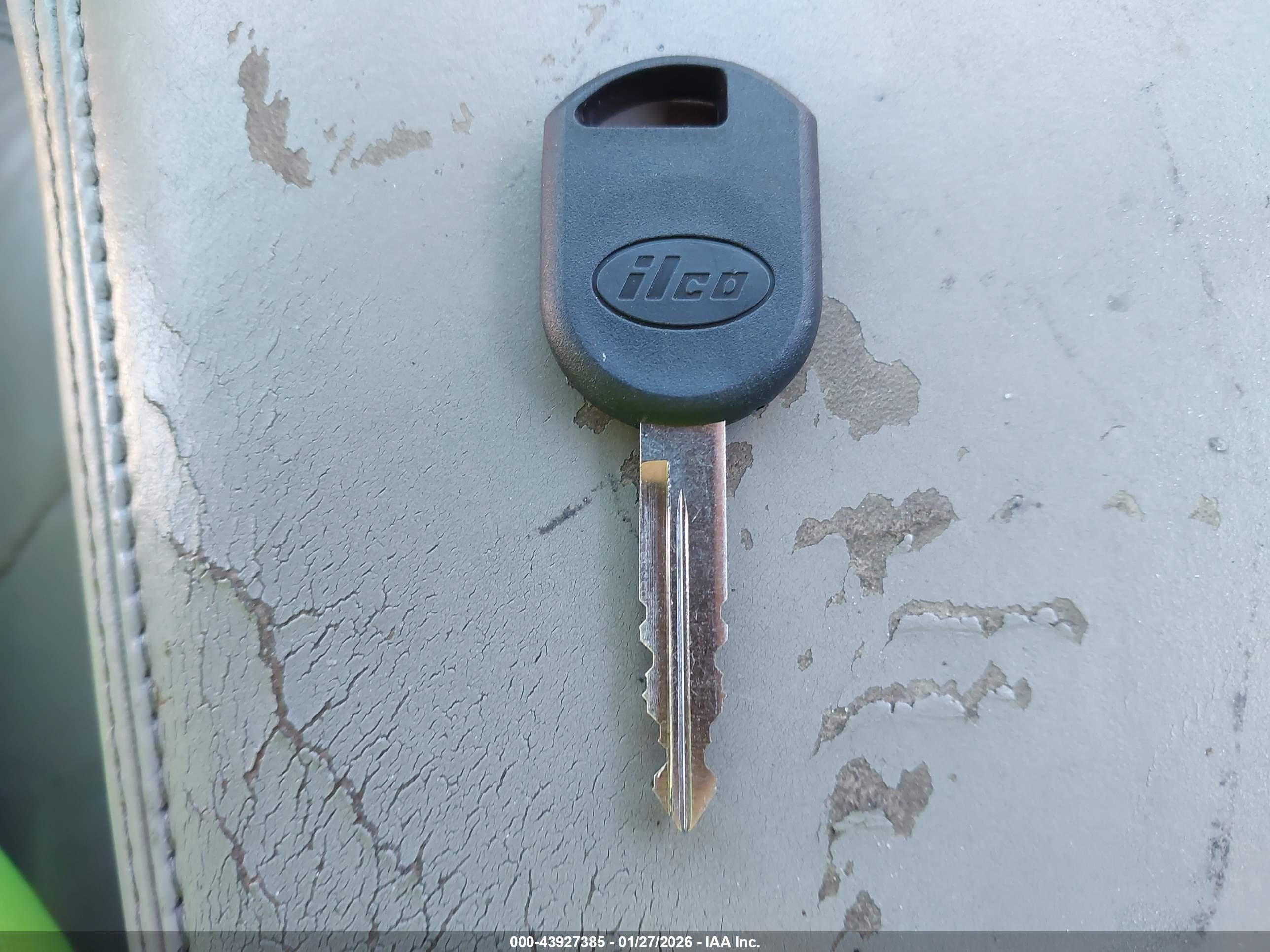 LINCOLN TOWN image 11