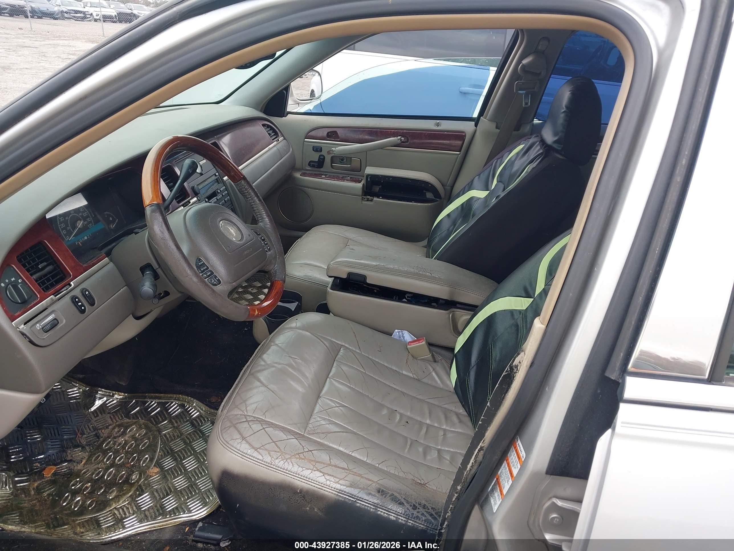 LINCOLN TOWN image 6