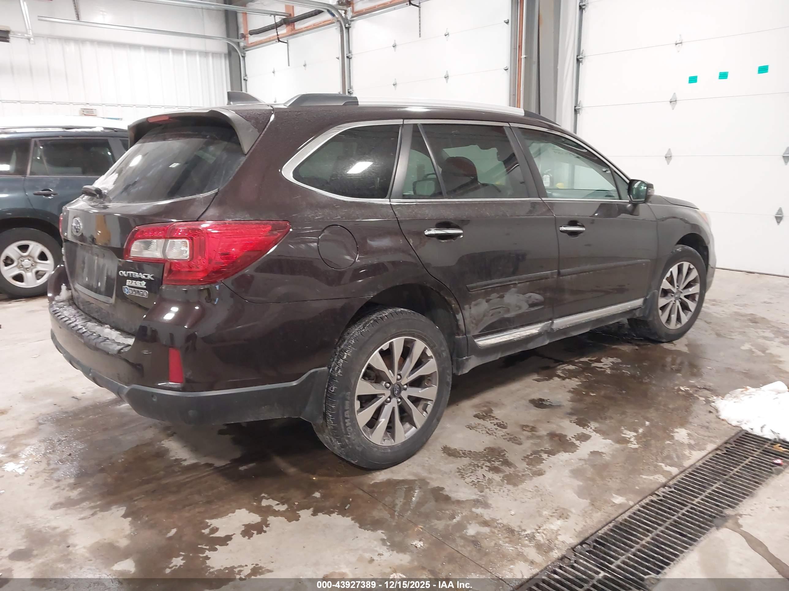 SUBARU OUTBACK image 4