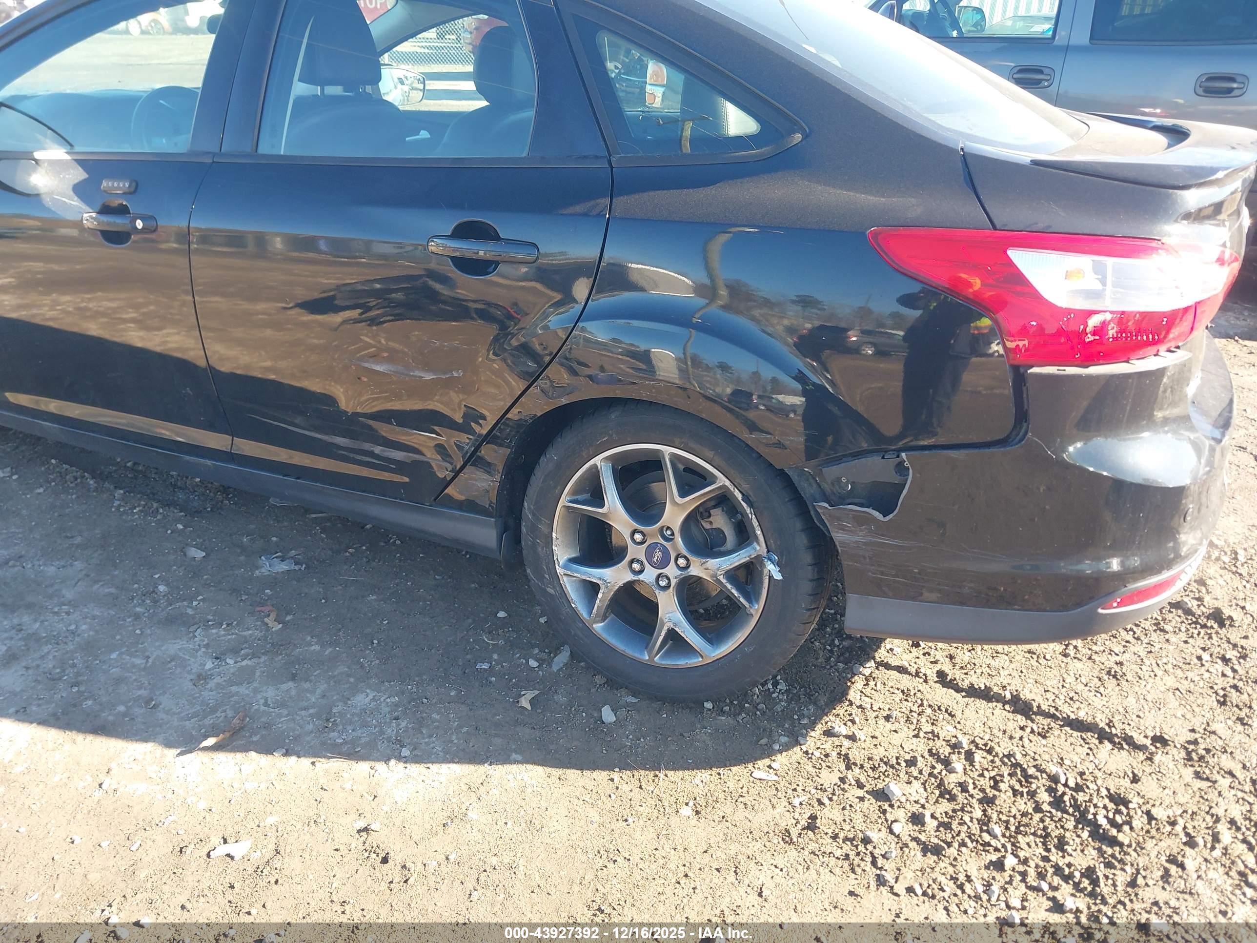FORD FOCUS image 6