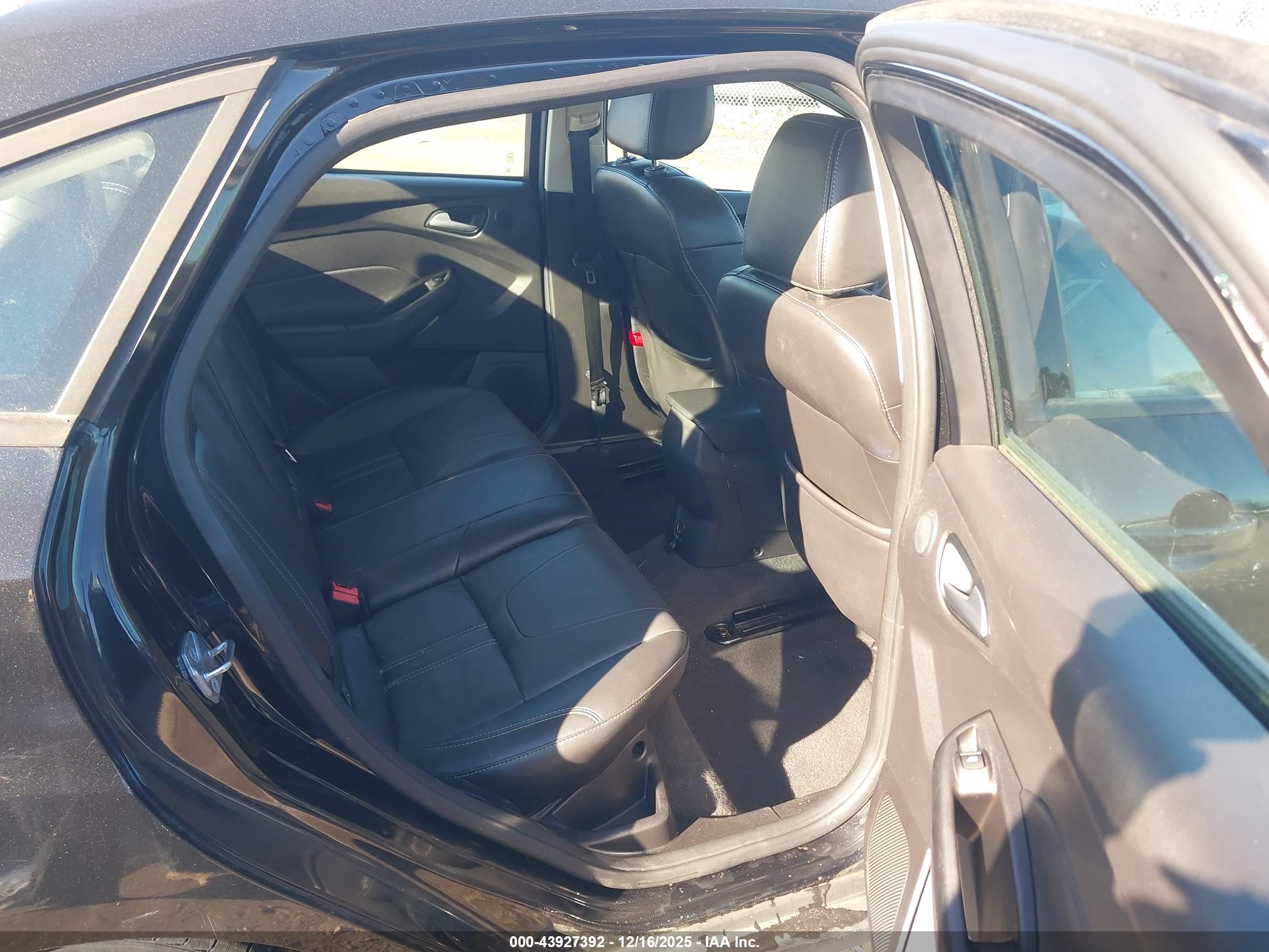FORD FOCUS image 8