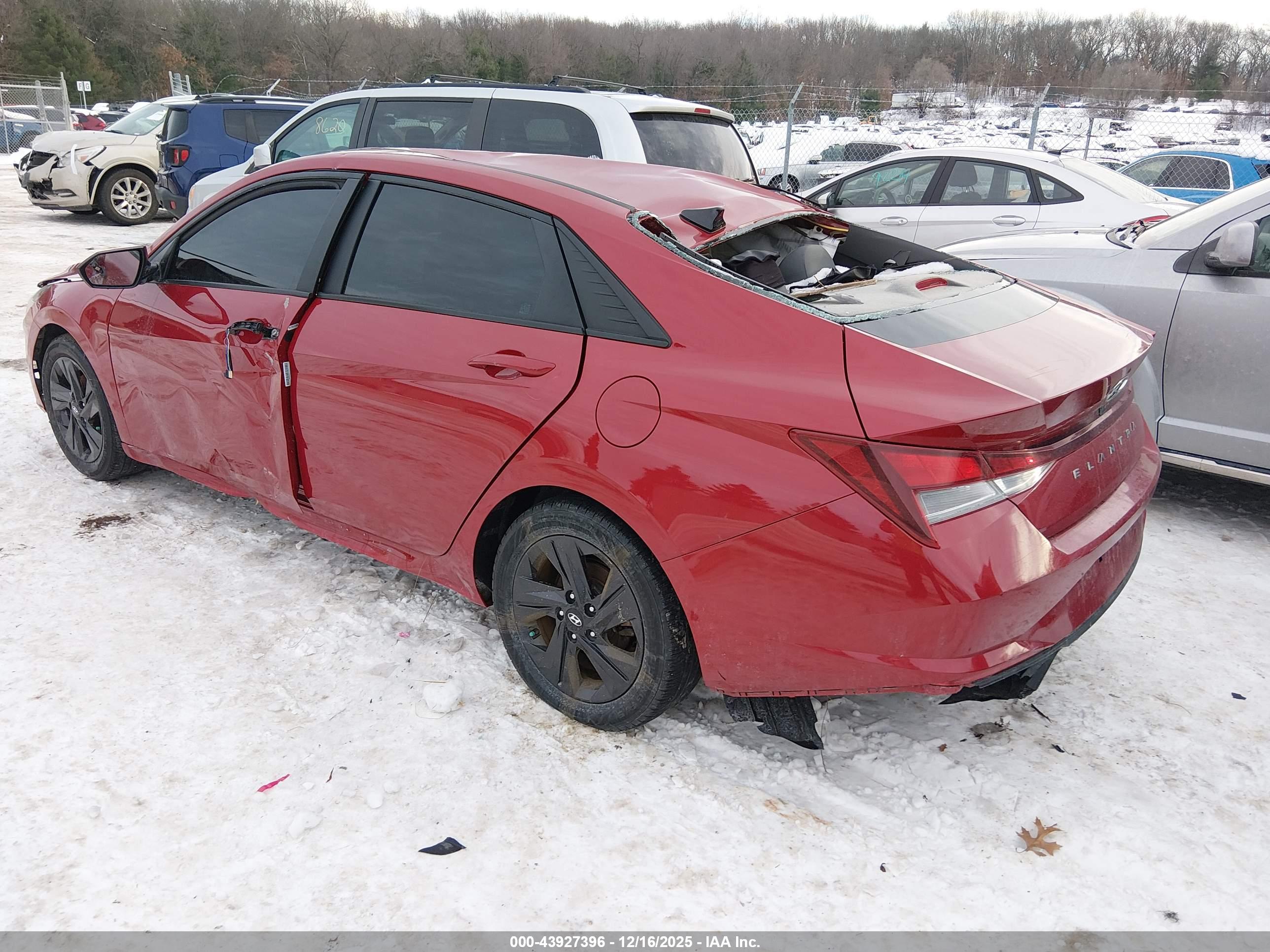 HYUNDAI ELANTRA image 3