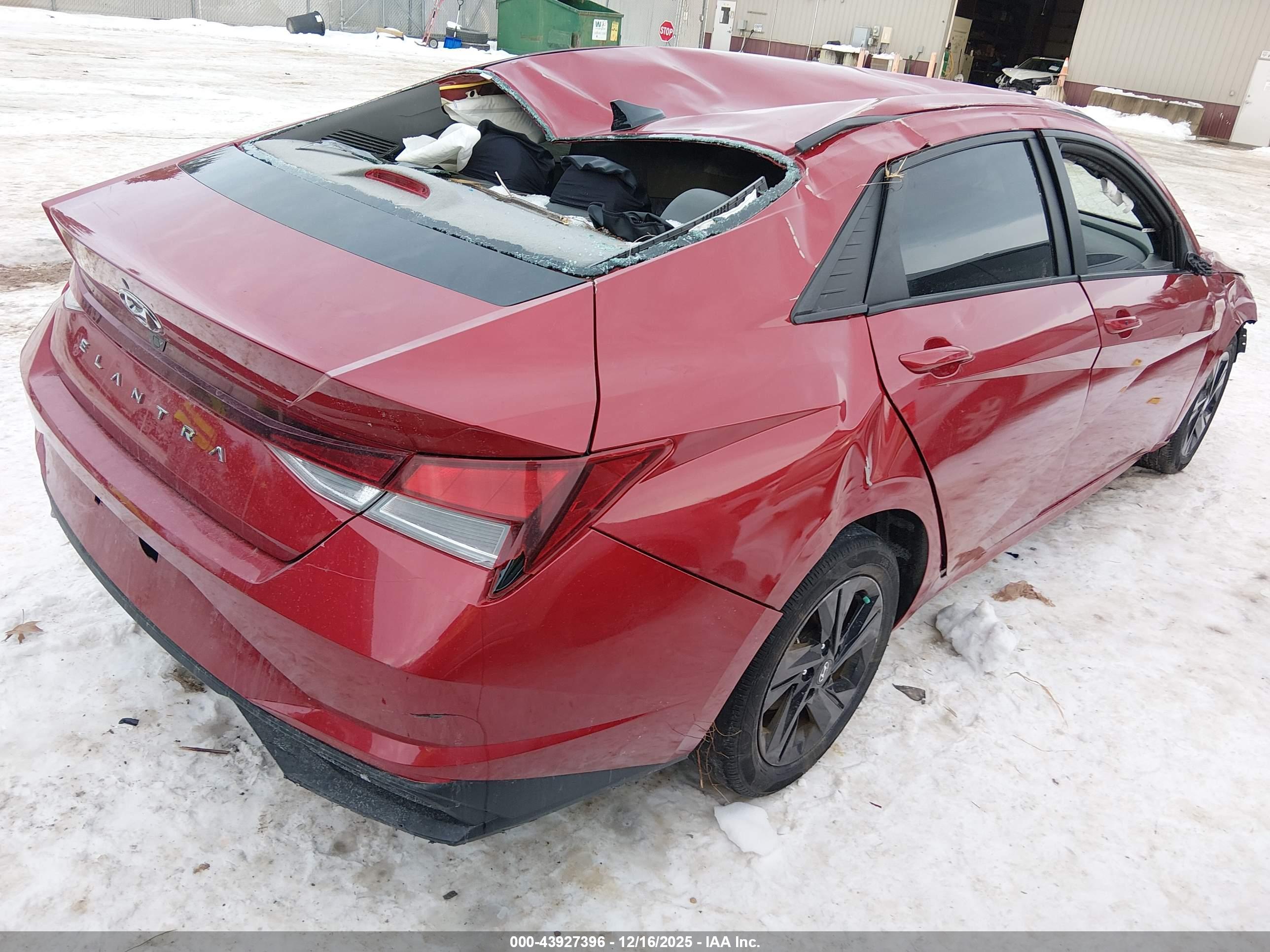 HYUNDAI ELANTRA image 4