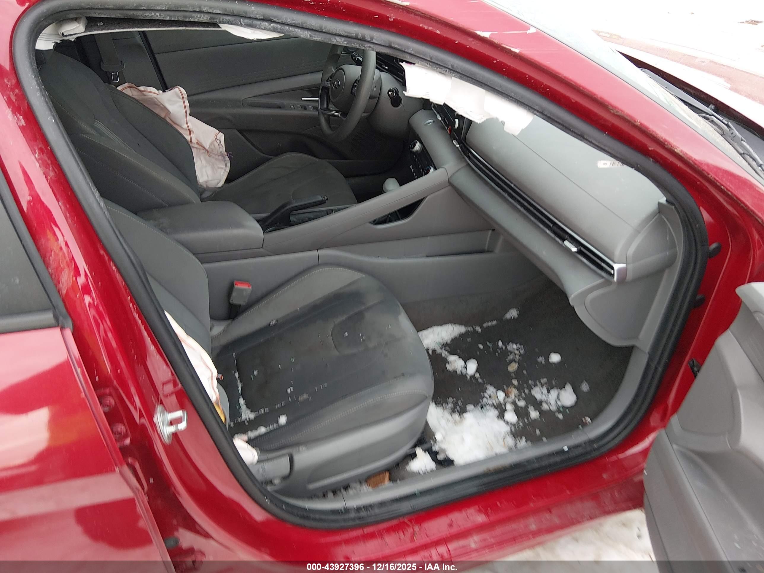 HYUNDAI ELANTRA image 5