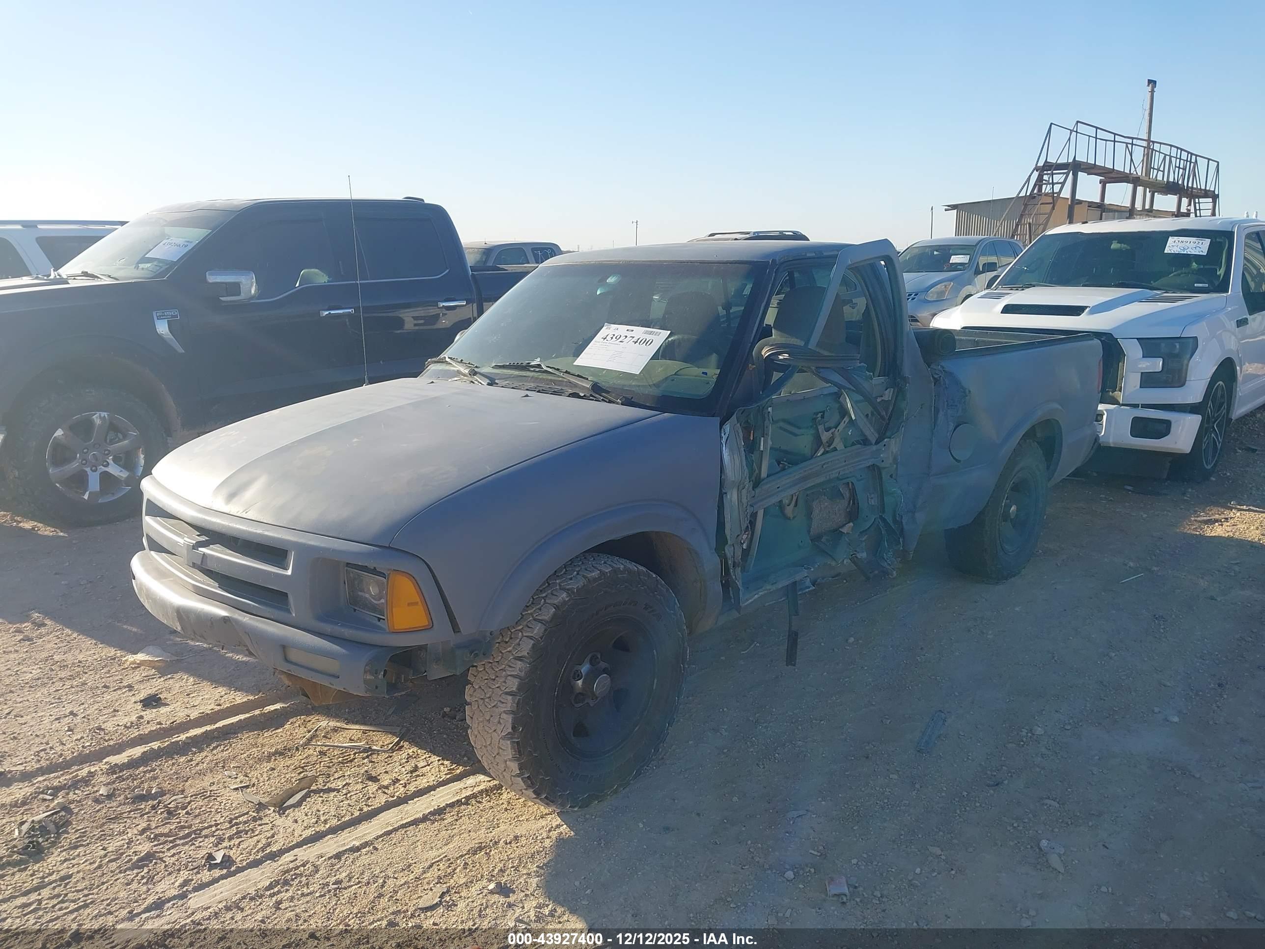 CHEVROLET S-10 image 2