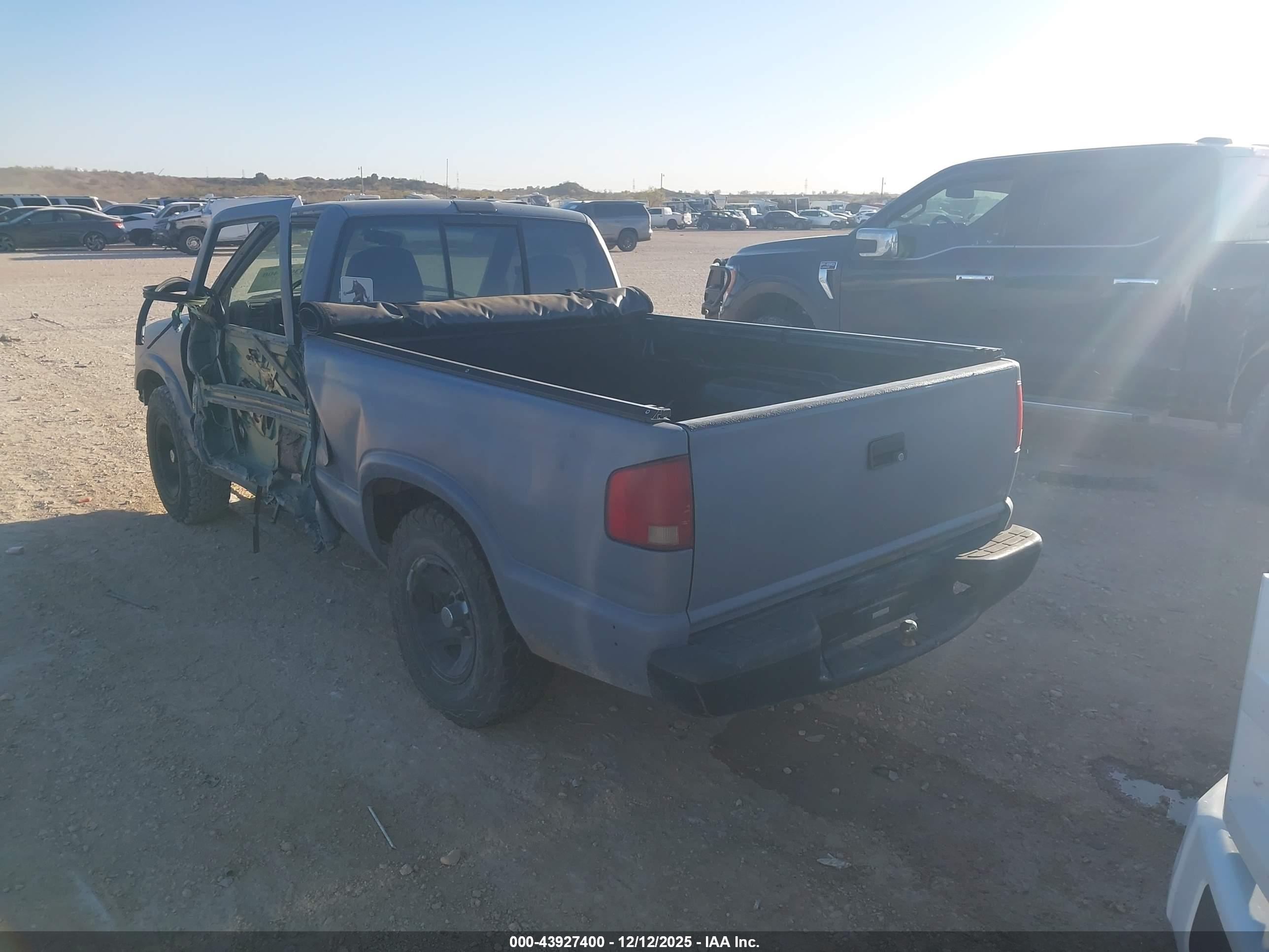 CHEVROLET S-10 image 3