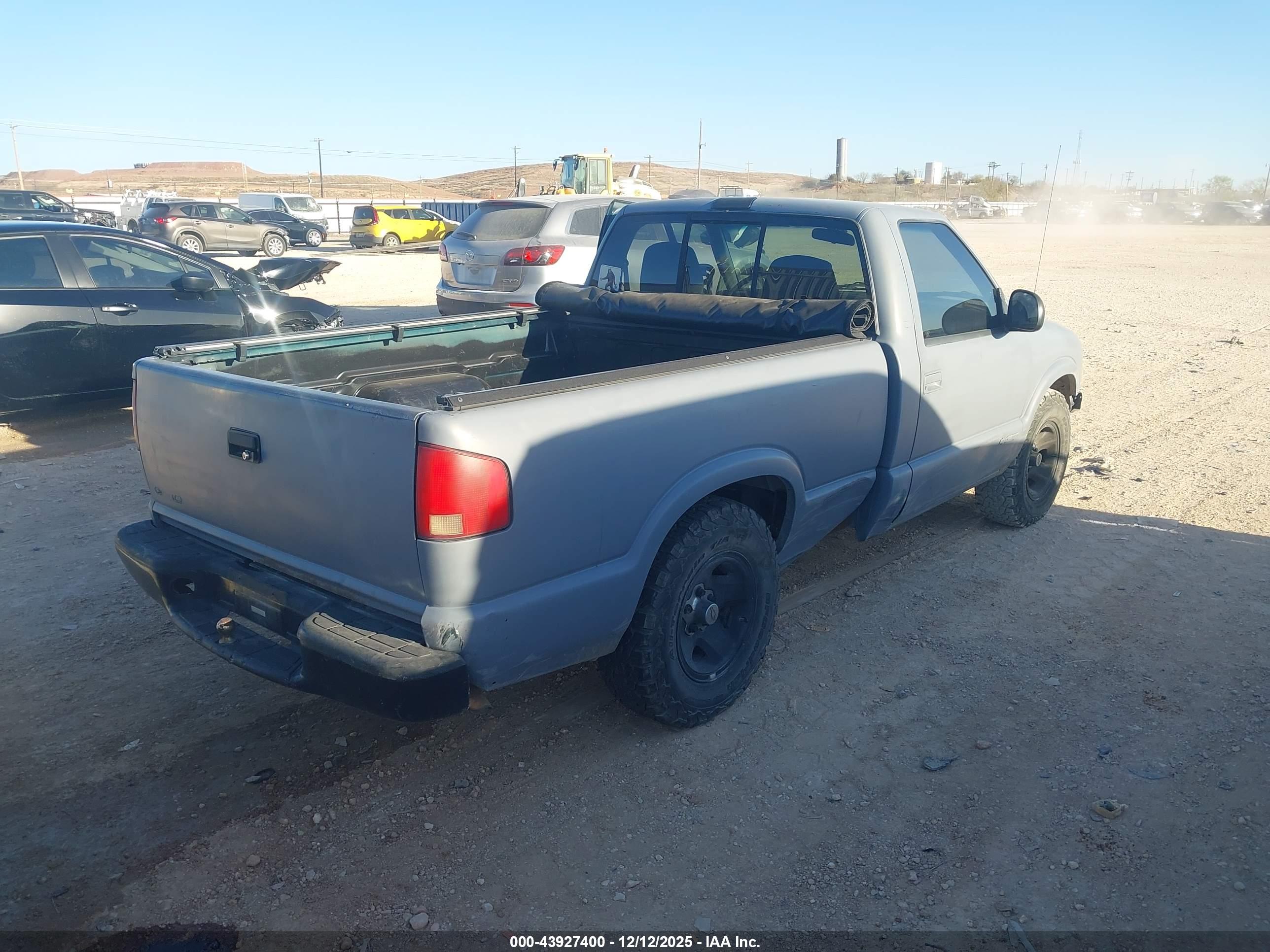 CHEVROLET S-10 image 4