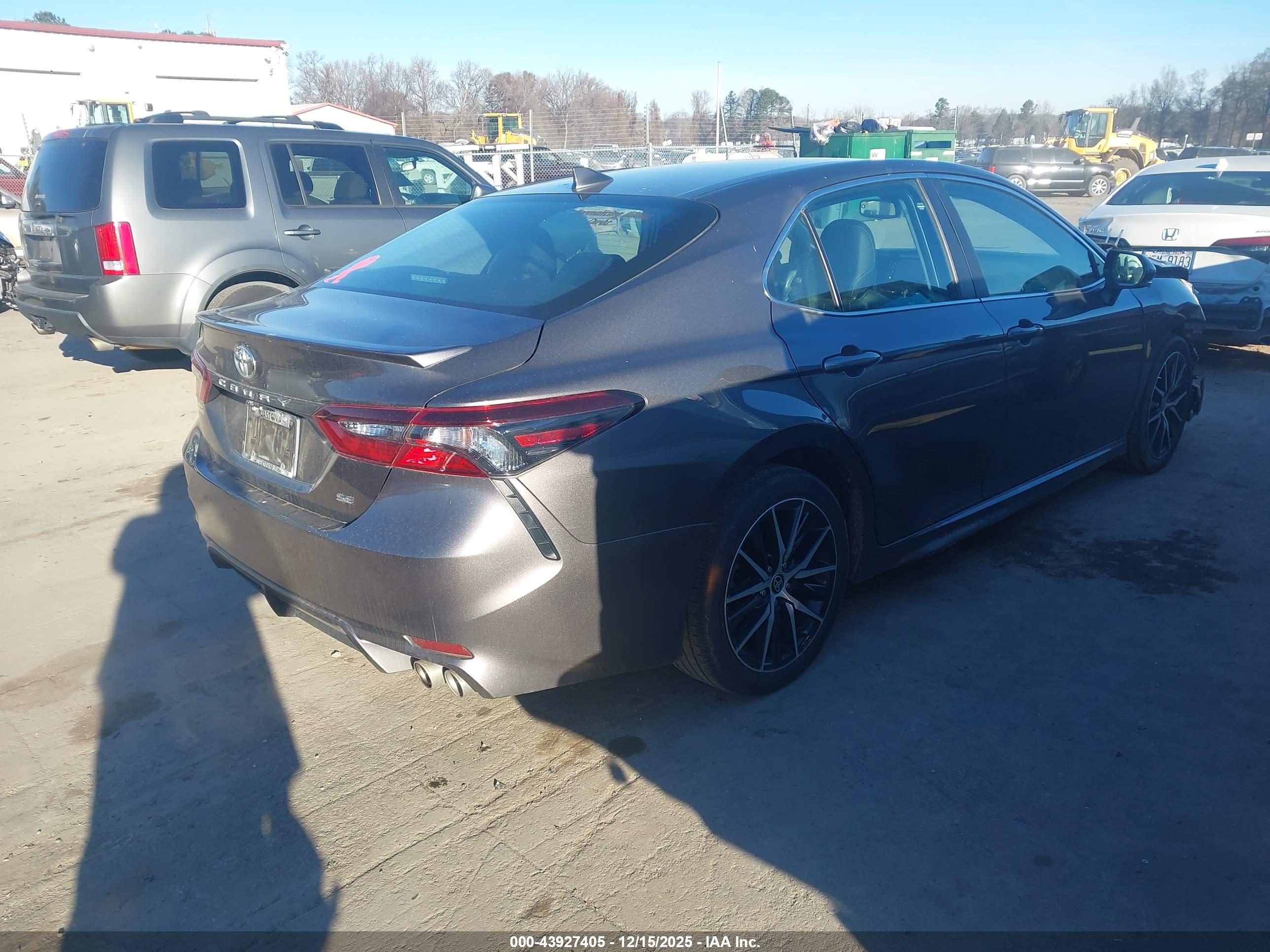 TOYOTA CAMRY image 4