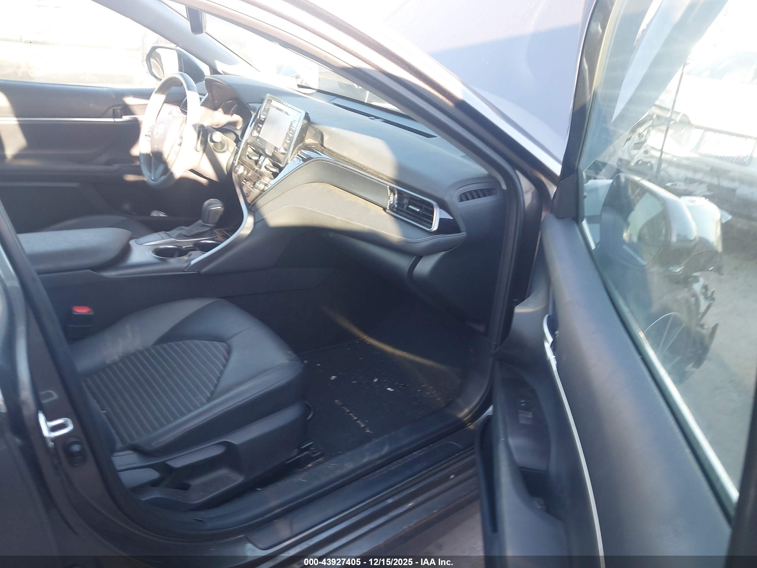 TOYOTA CAMRY image 5