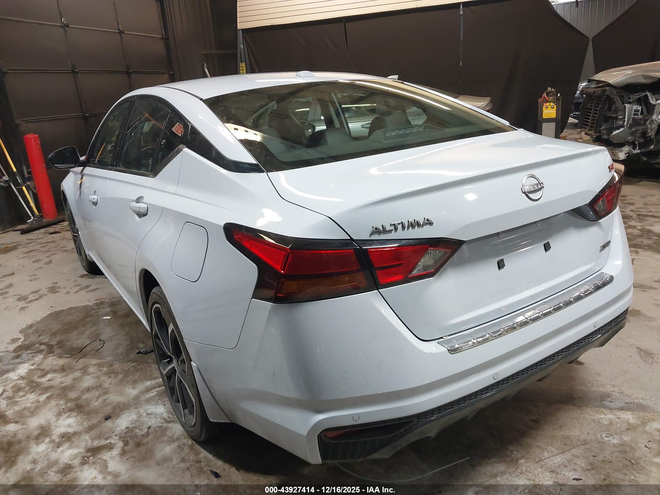 NISSAN ALTIMA image 3