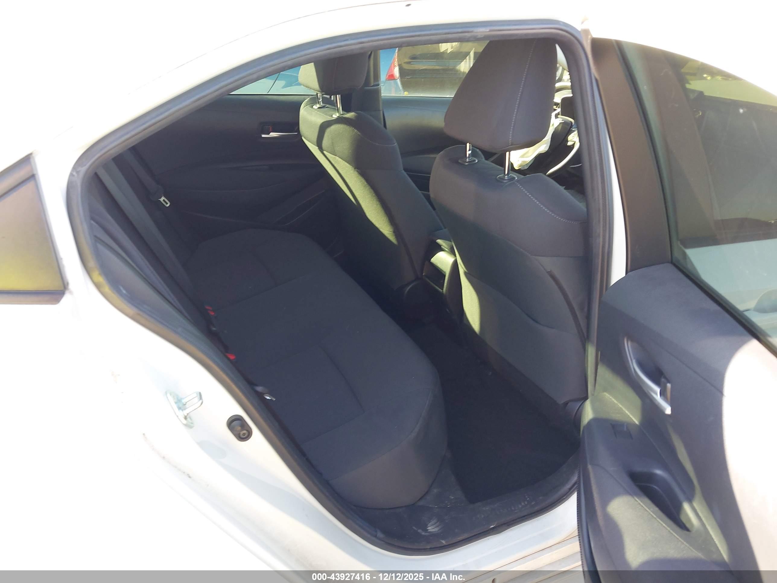 TOYOTA COROLLA image 8