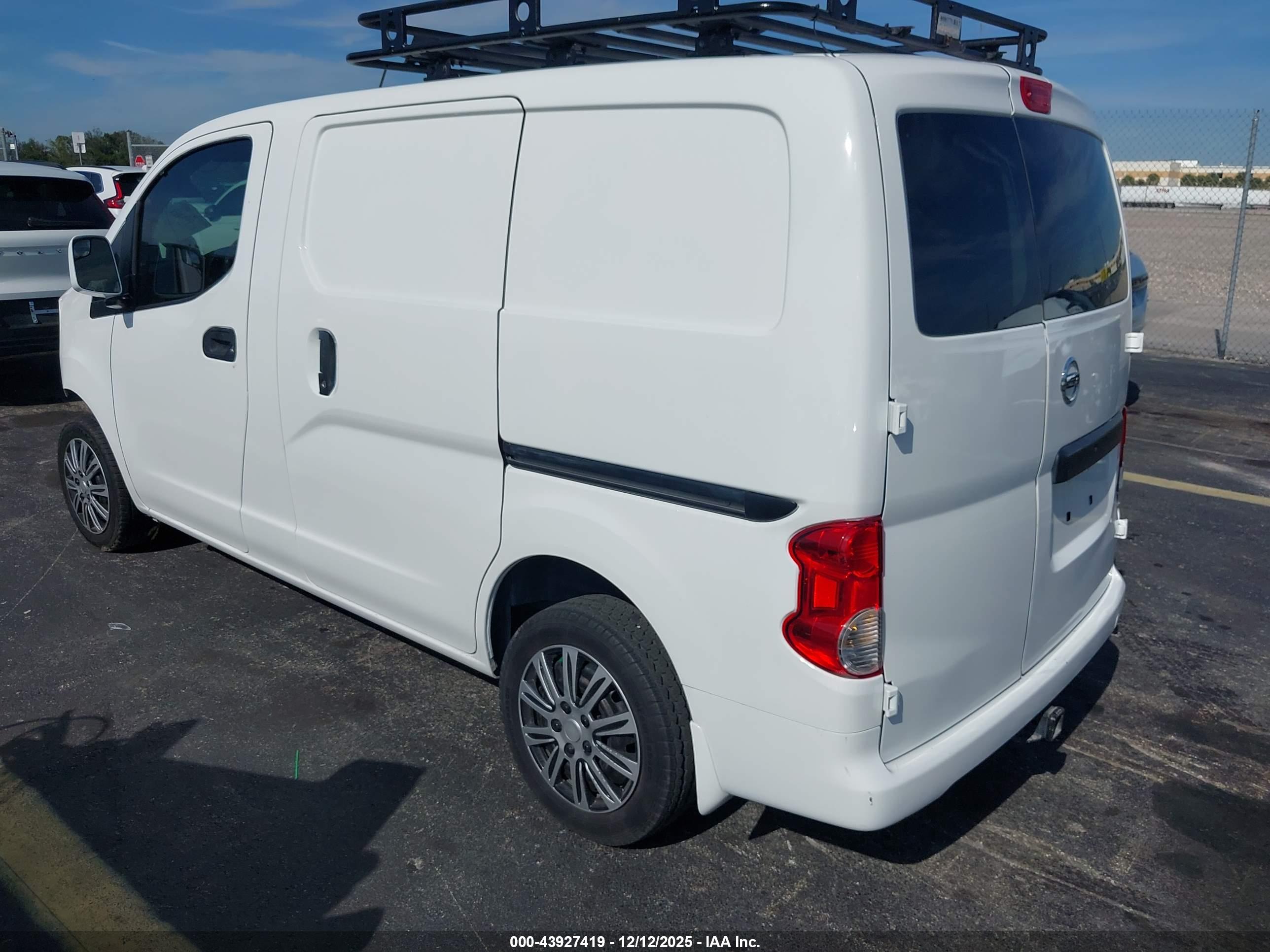 NISSAN NV200 image 3