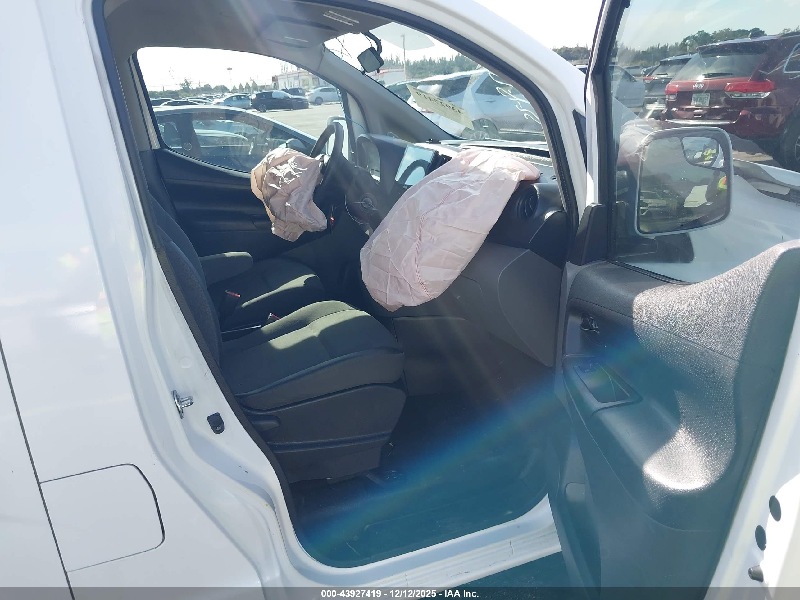 NISSAN NV200 image 5