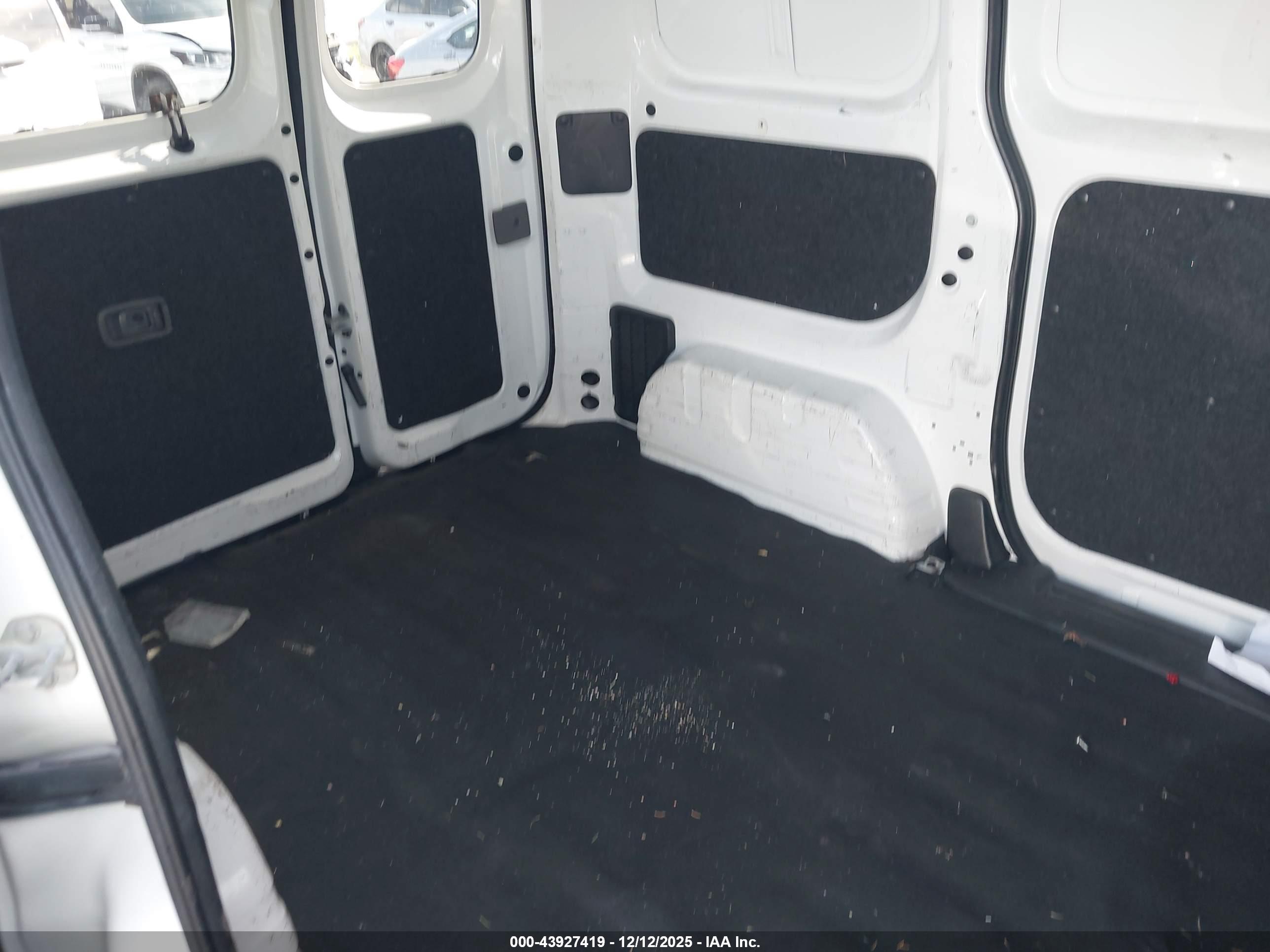 NISSAN NV200 image 8