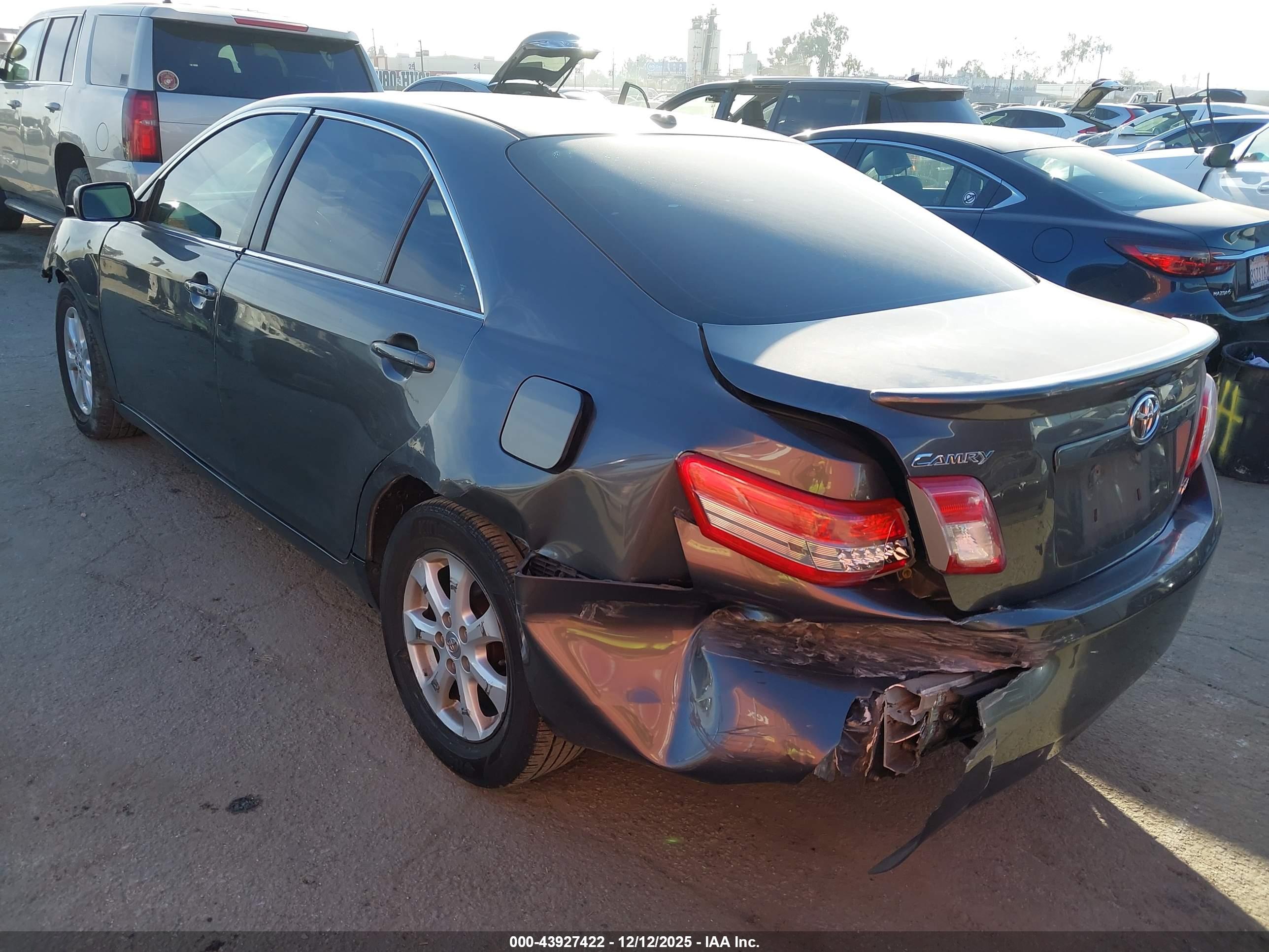 TOYOTA CAMRY image 3