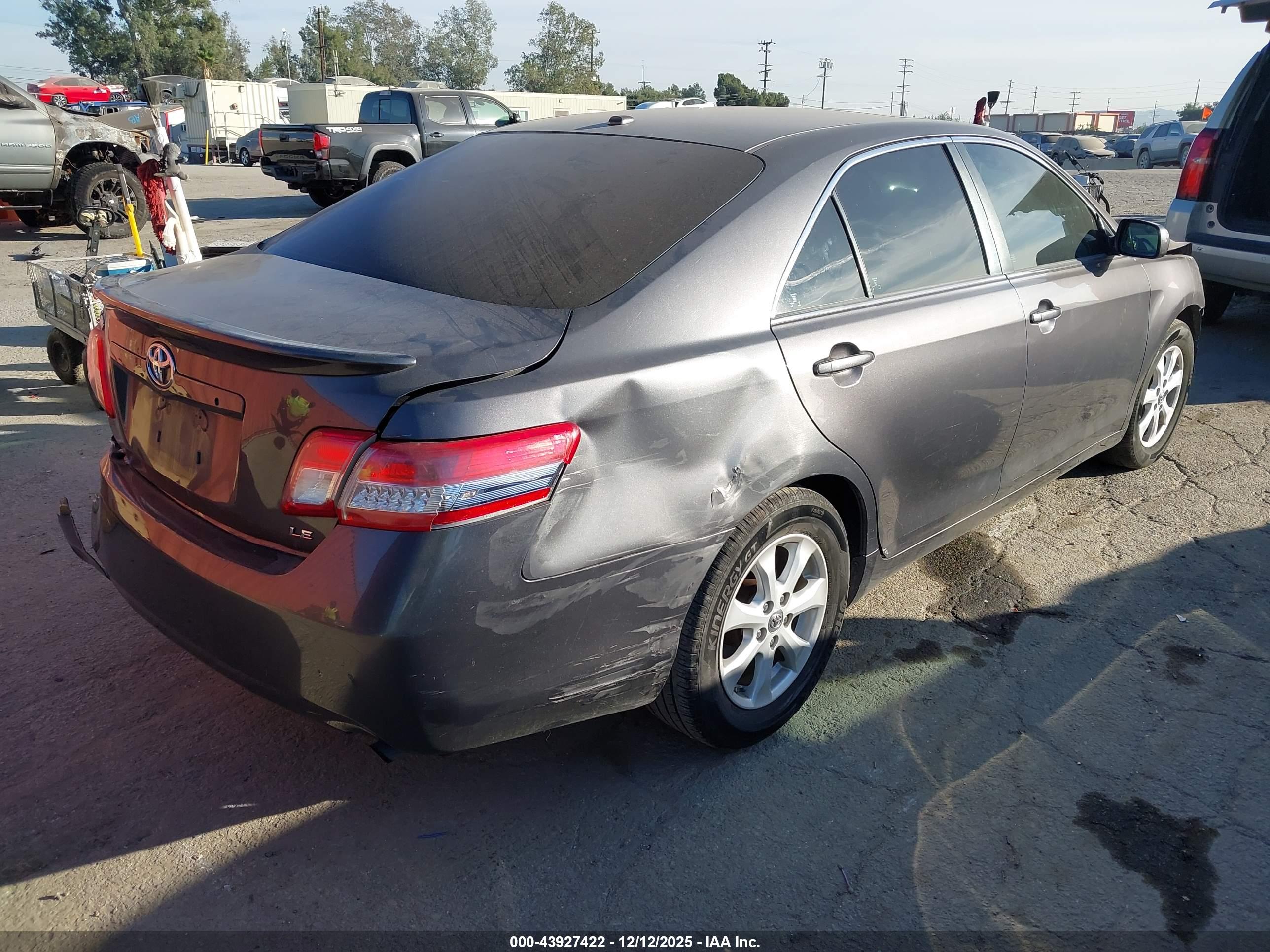 TOYOTA CAMRY image 4