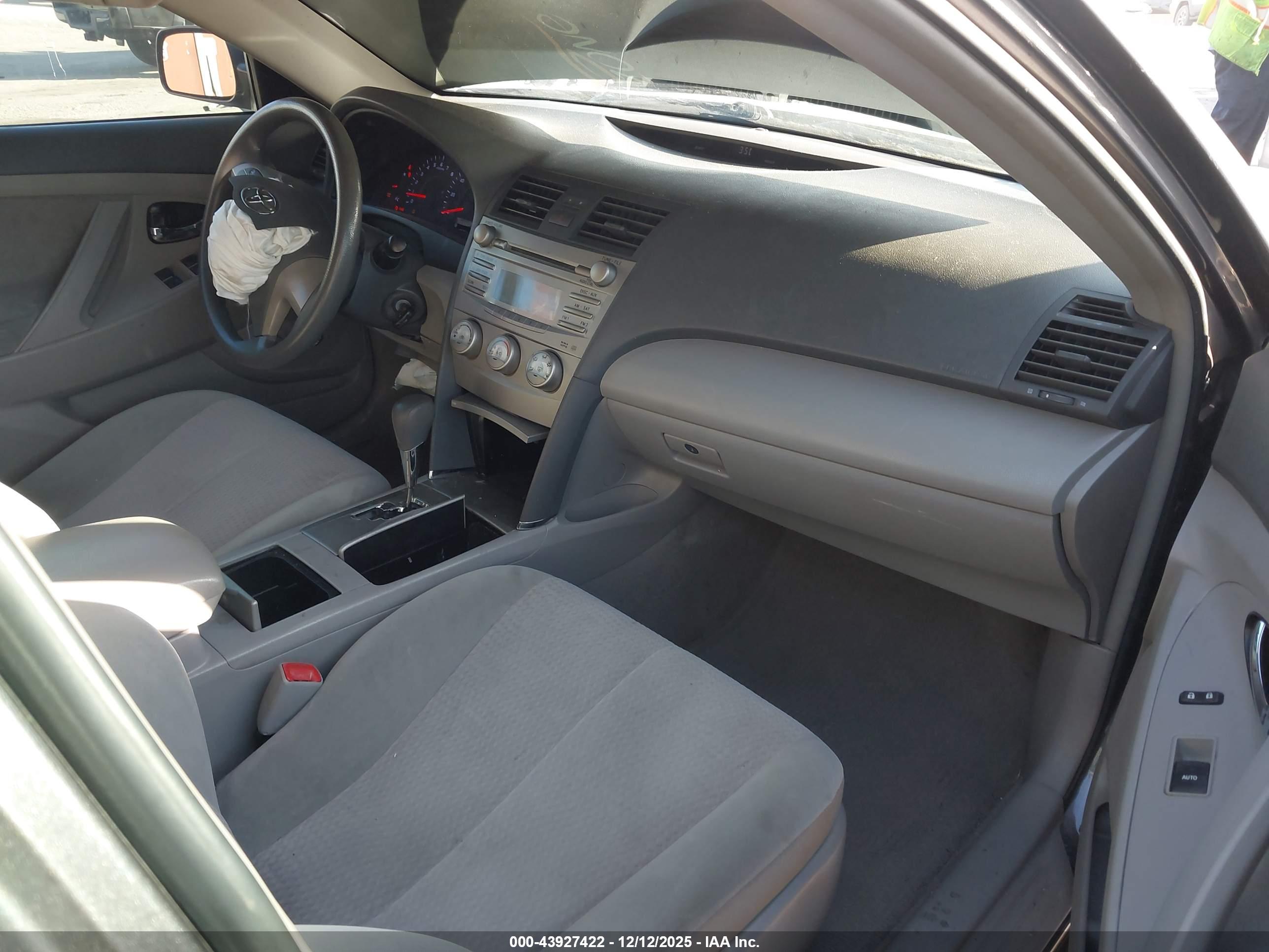 TOYOTA CAMRY image 5