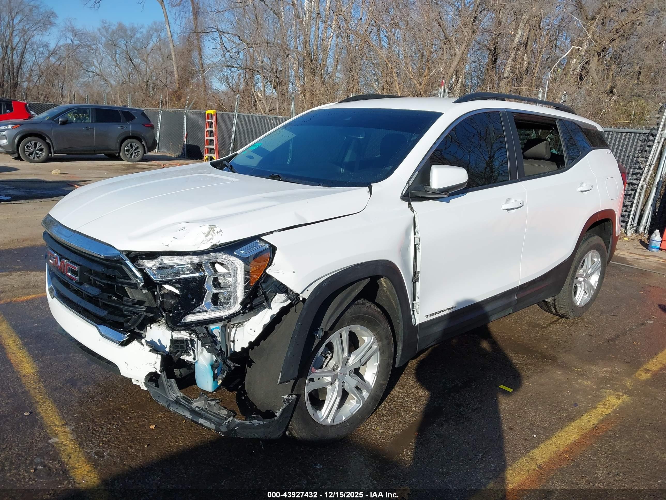 GMC TERRAIN image 2