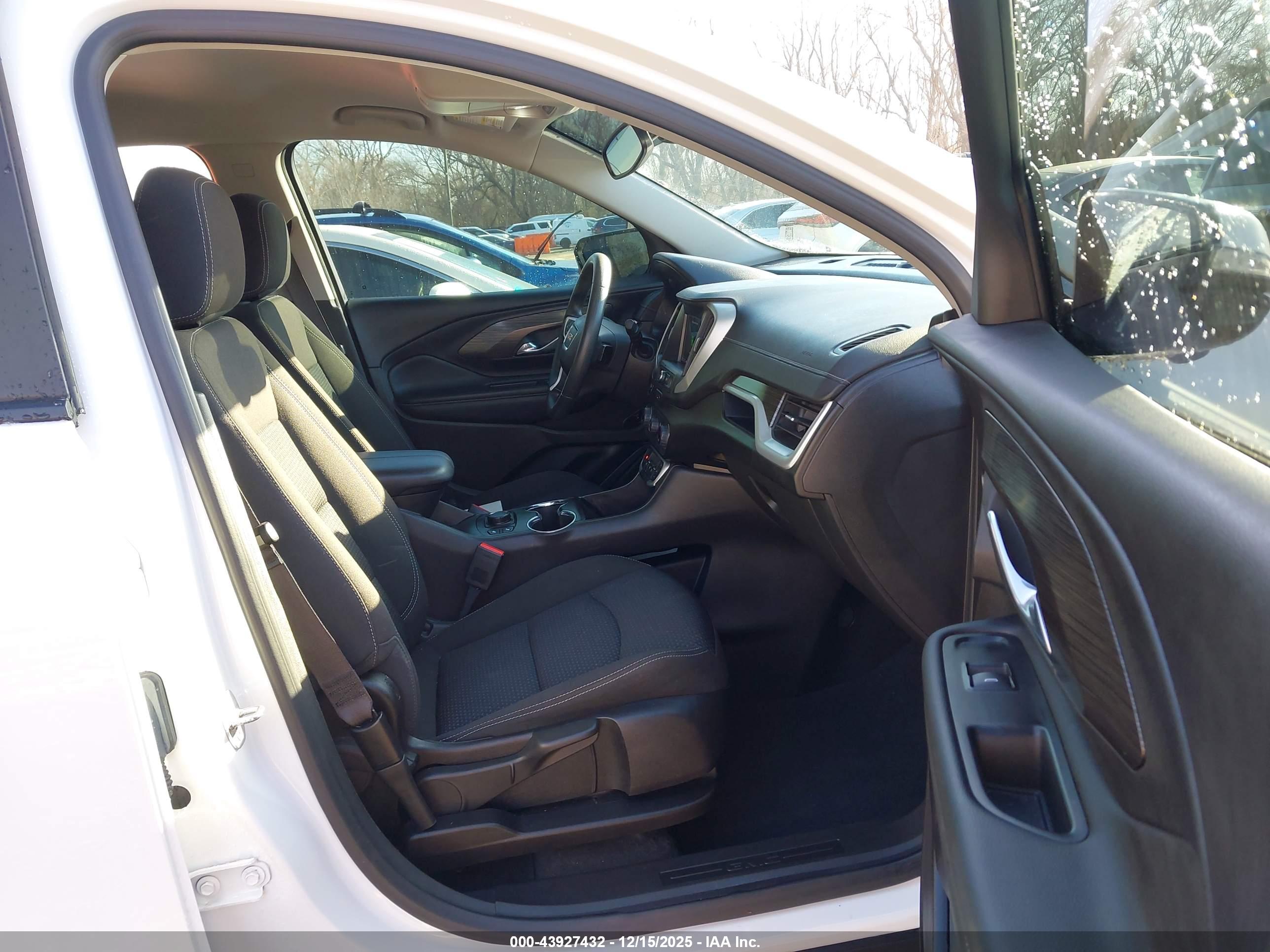 GMC TERRAIN image 5