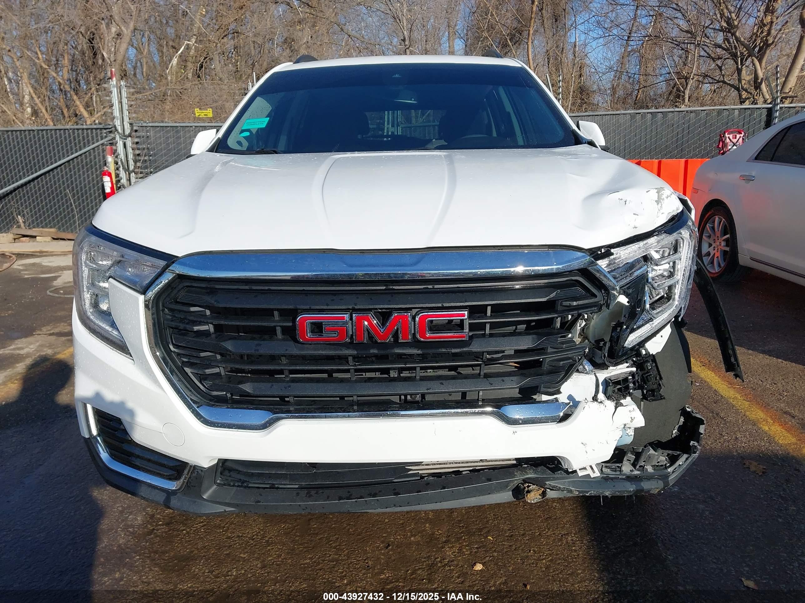 GMC TERRAIN image 6