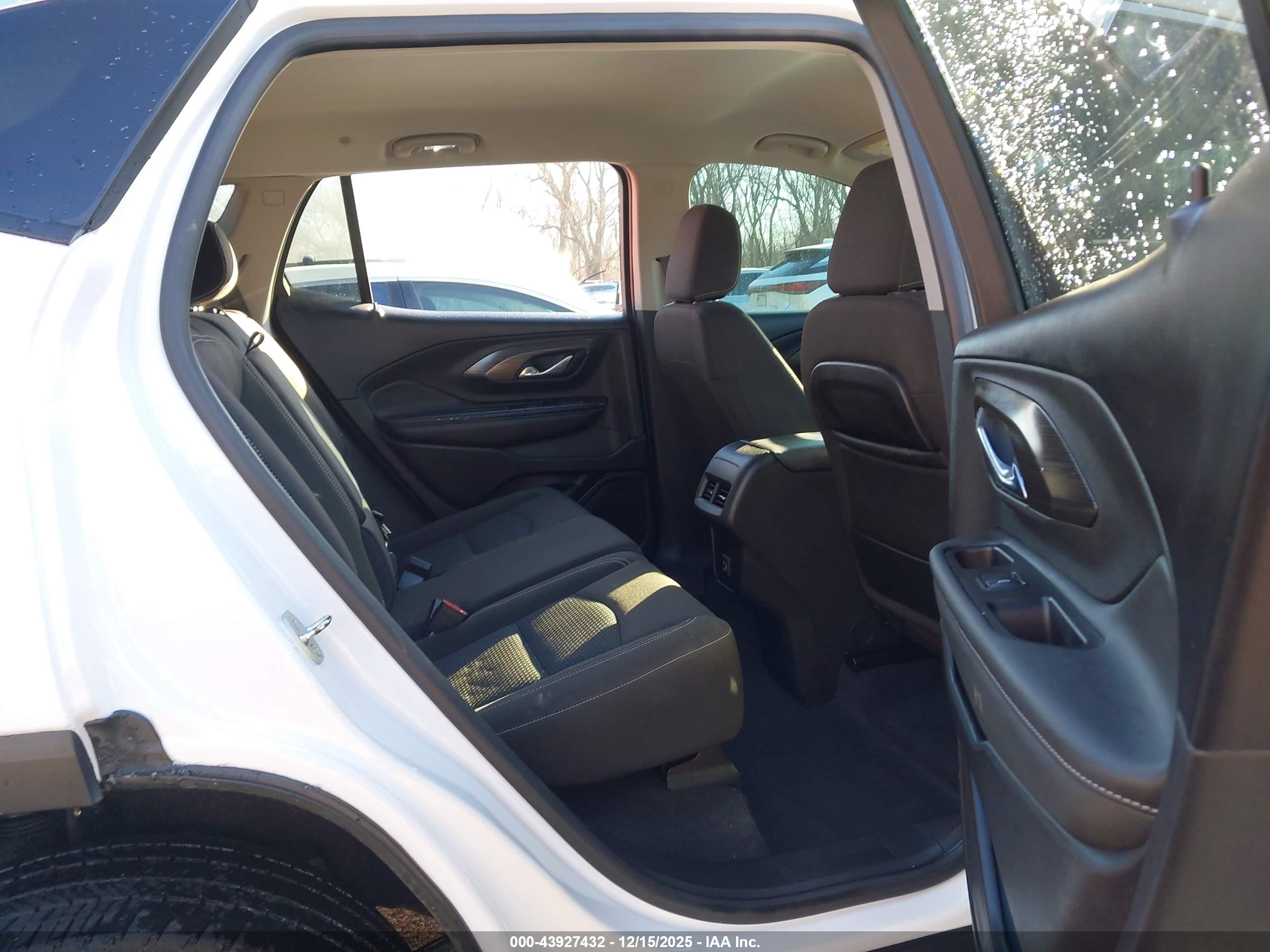 GMC TERRAIN image 8