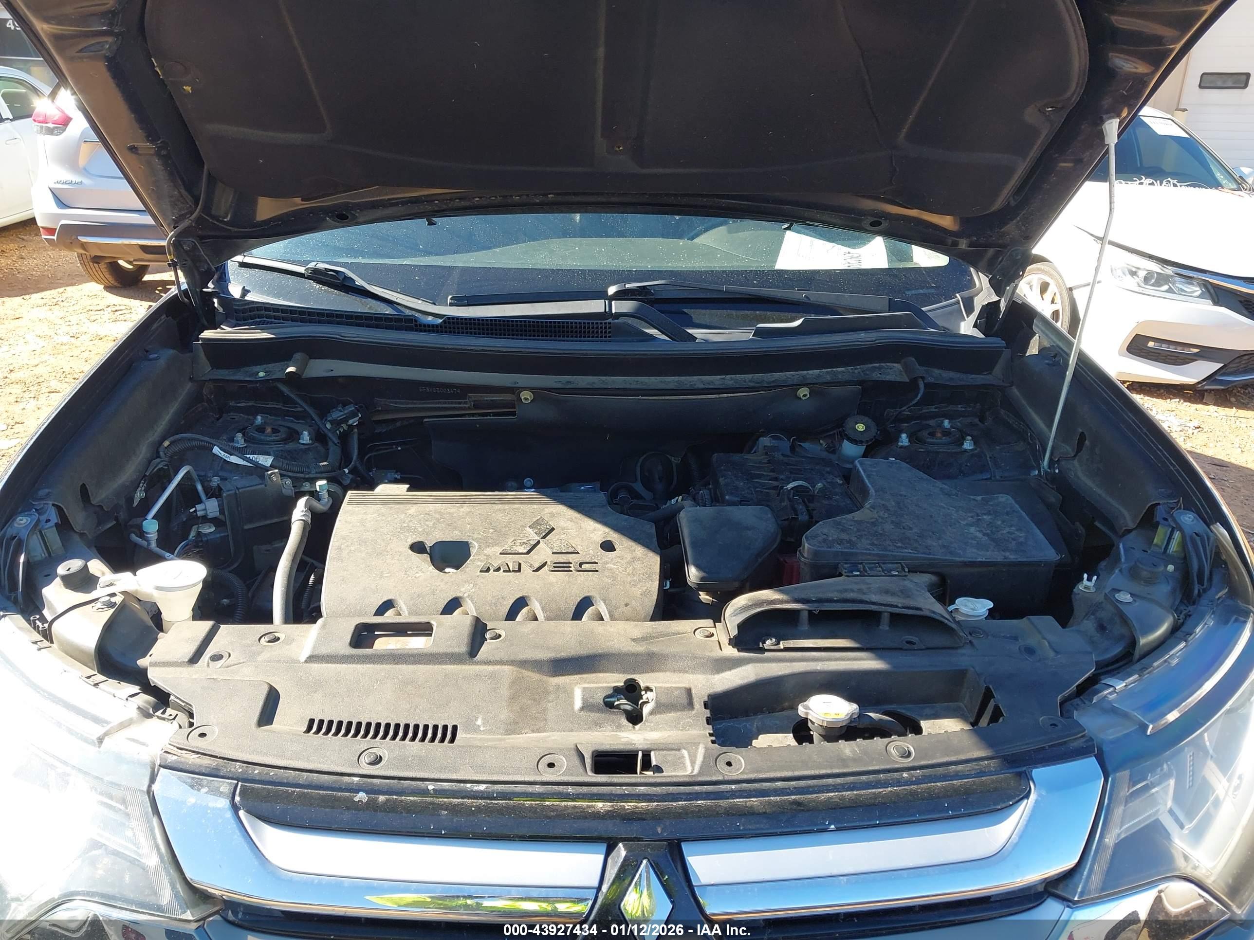 MITSUBISHI OUTLANDER image 10