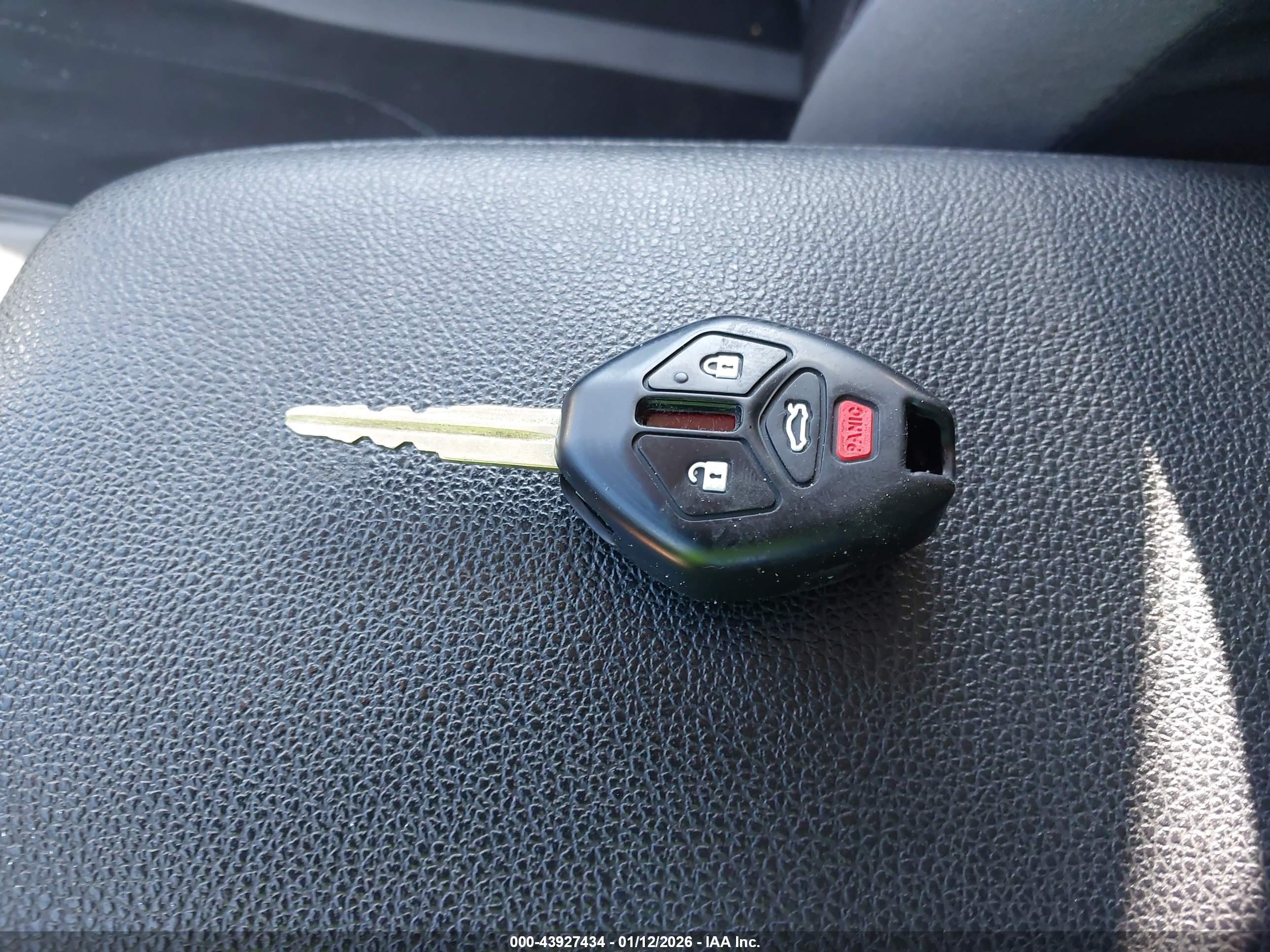 MITSUBISHI OUTLANDER image 11