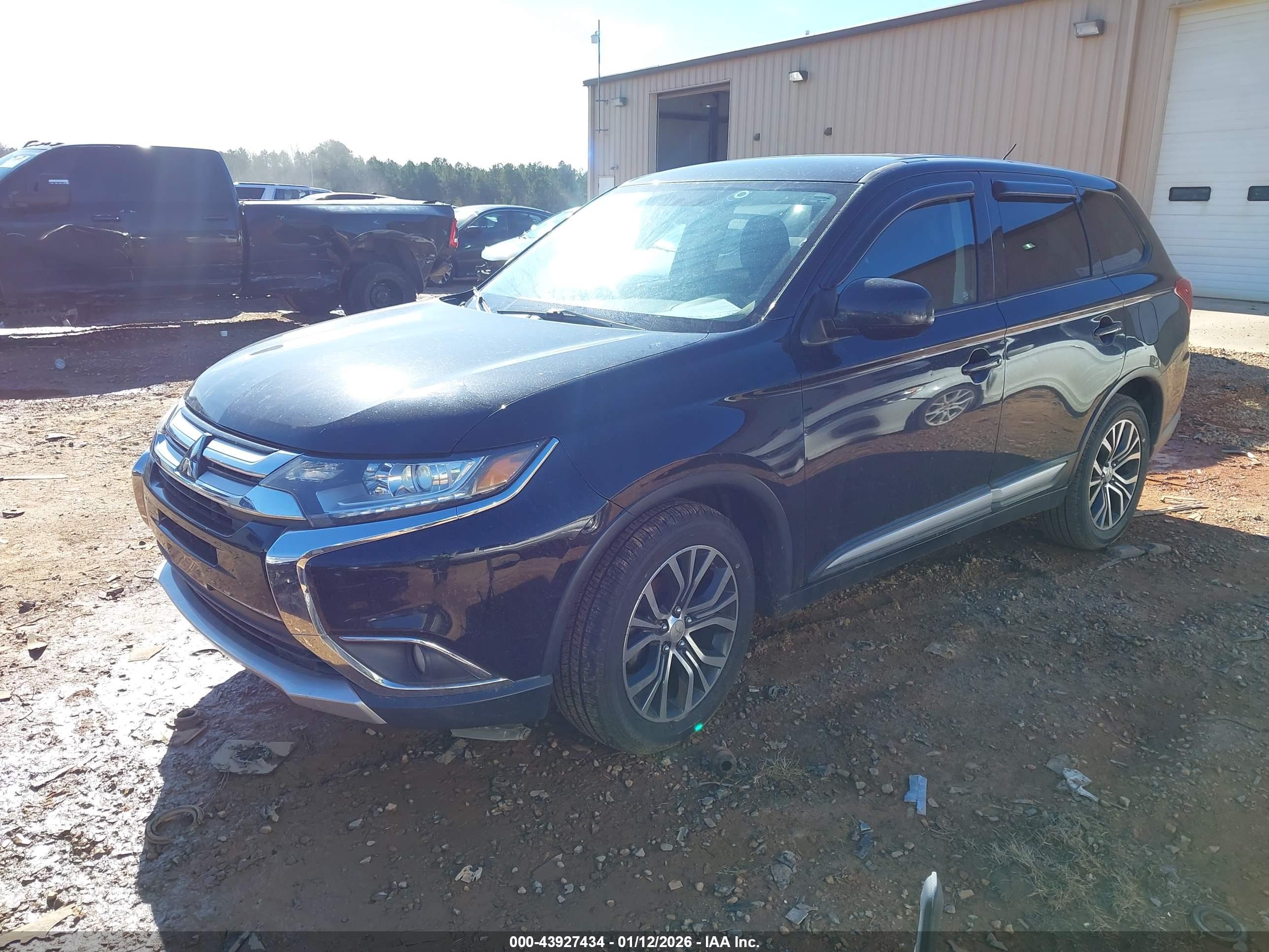 MITSUBISHI OUTLANDER image 2