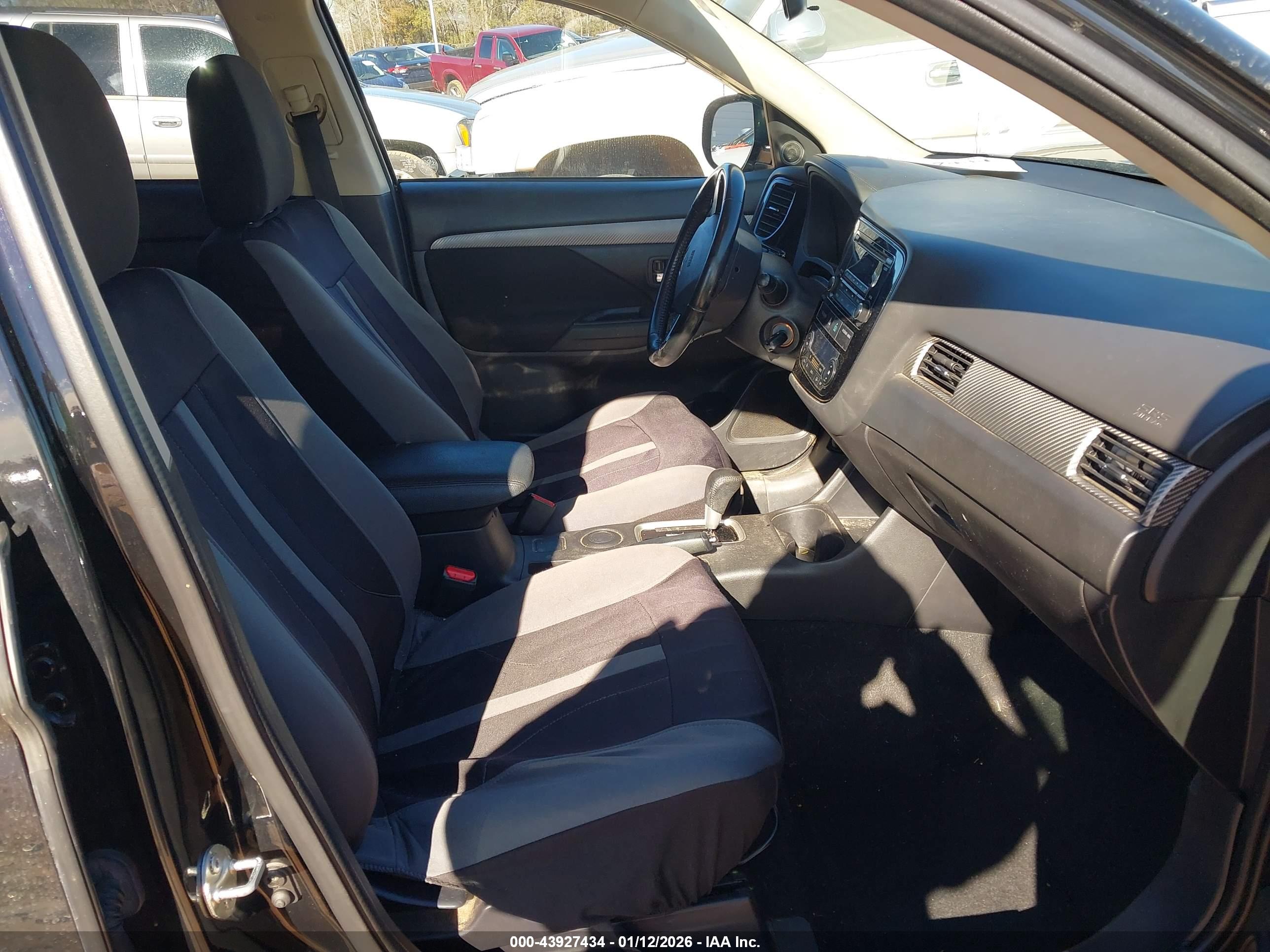 MITSUBISHI OUTLANDER image 5