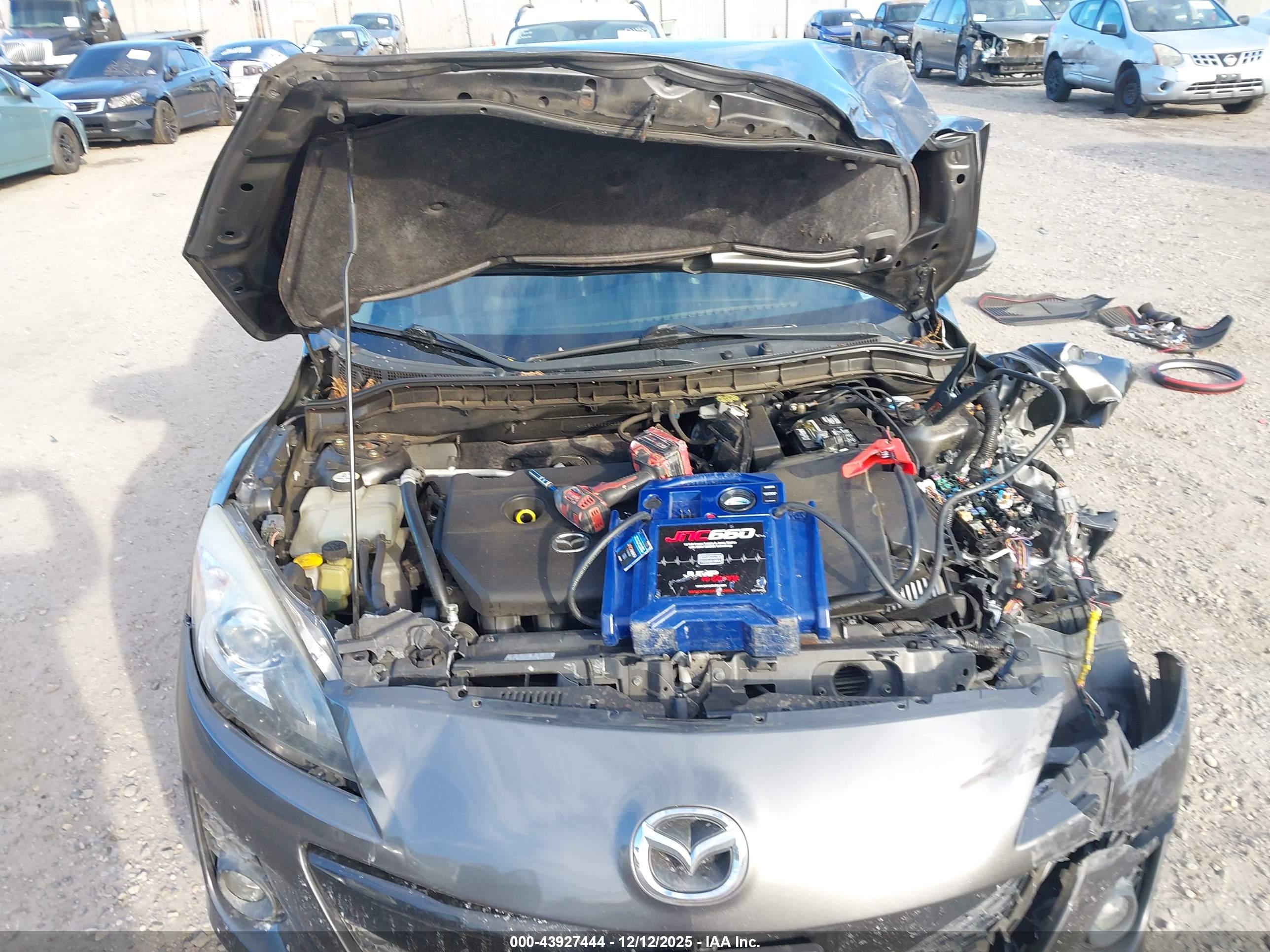 MAZDA 3 image 10
