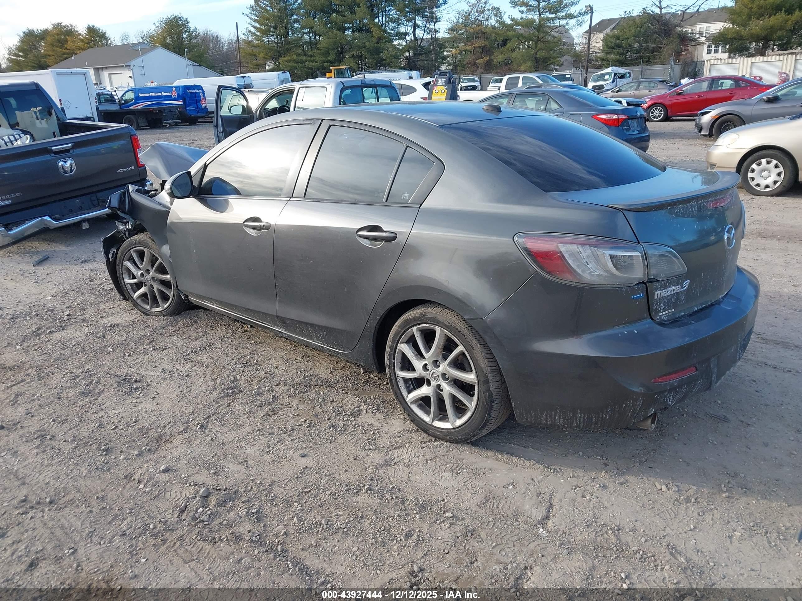 MAZDA 3 image 3