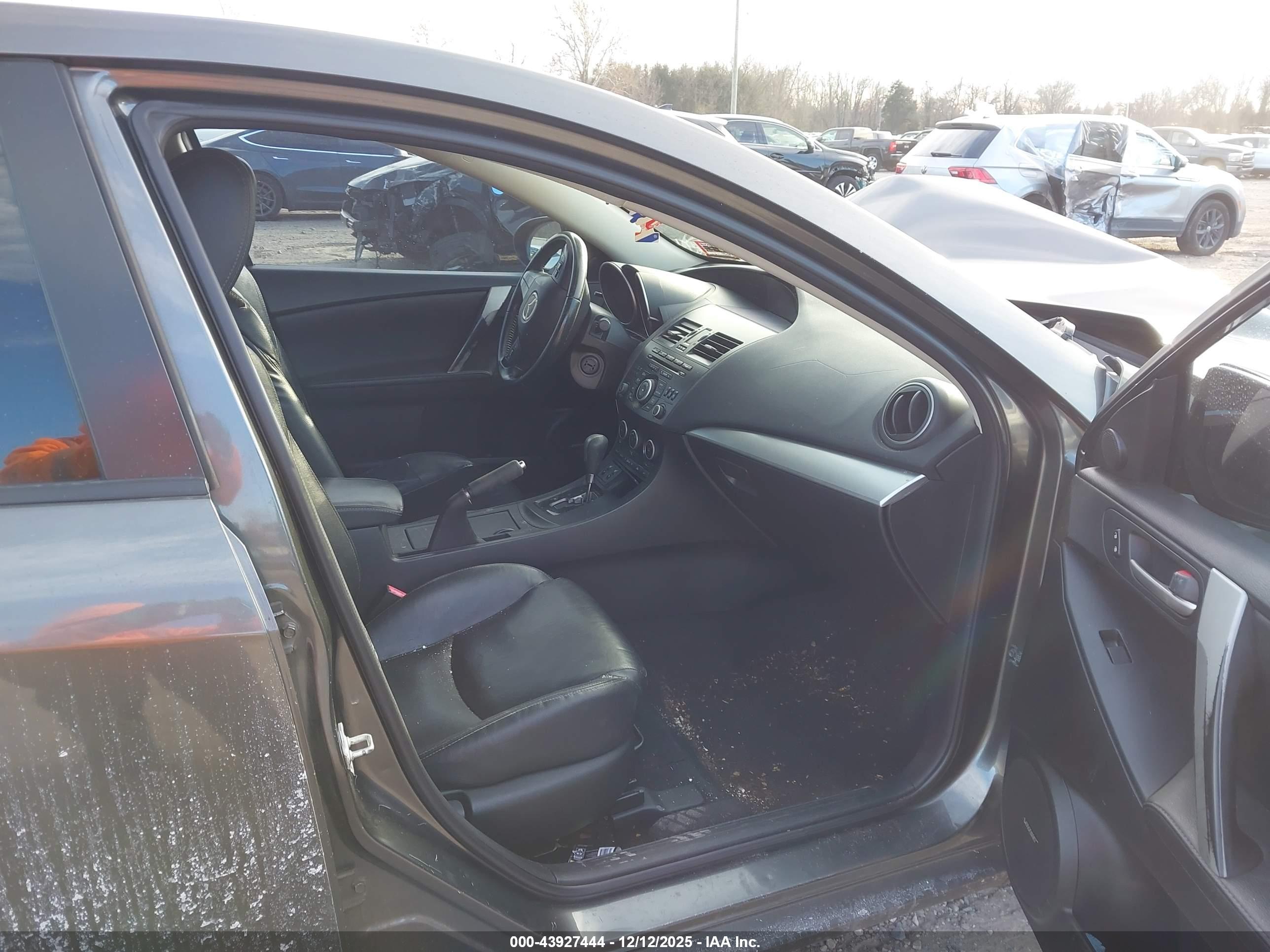 MAZDA 3 image 5