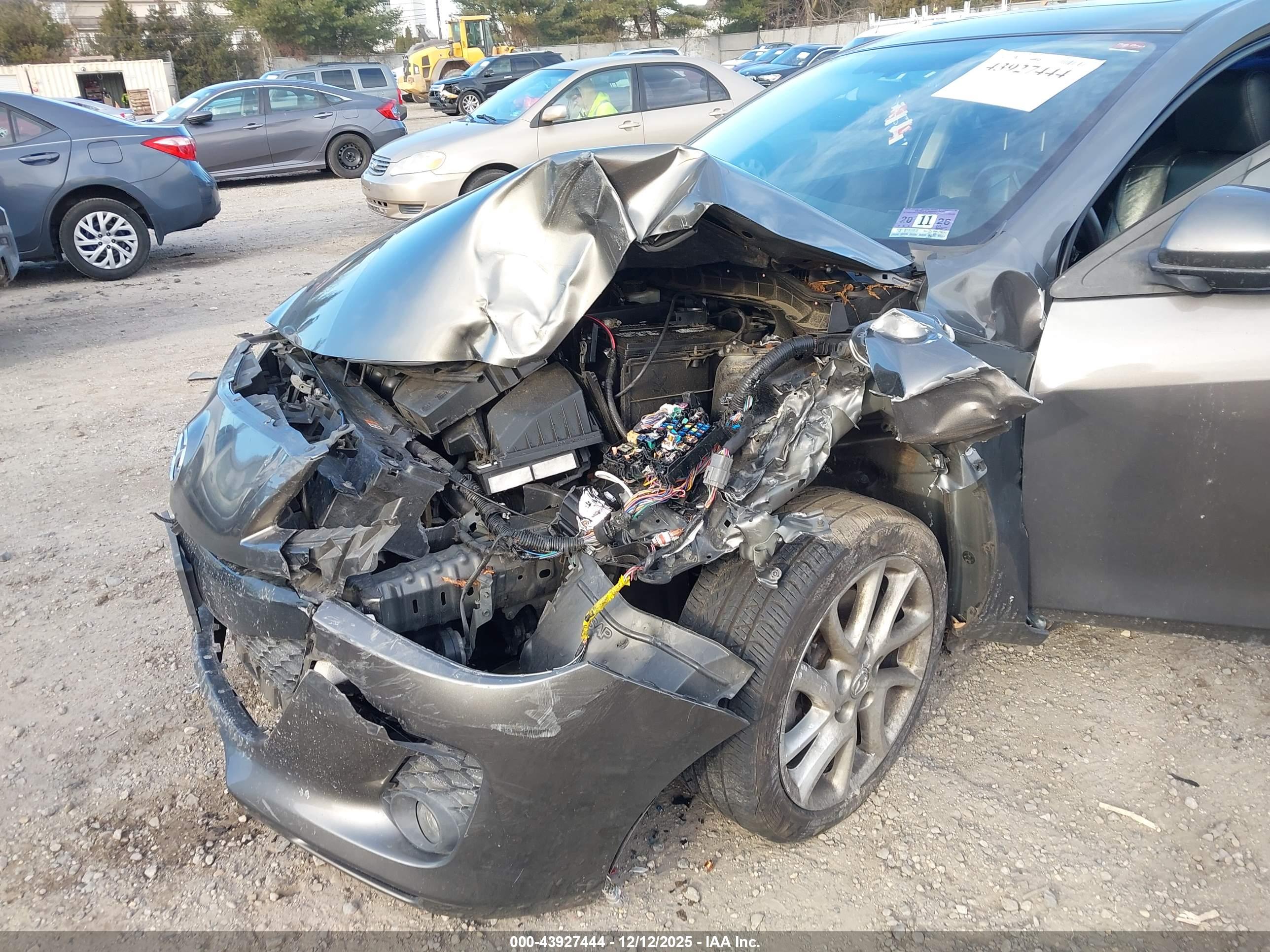 MAZDA 3 image 6